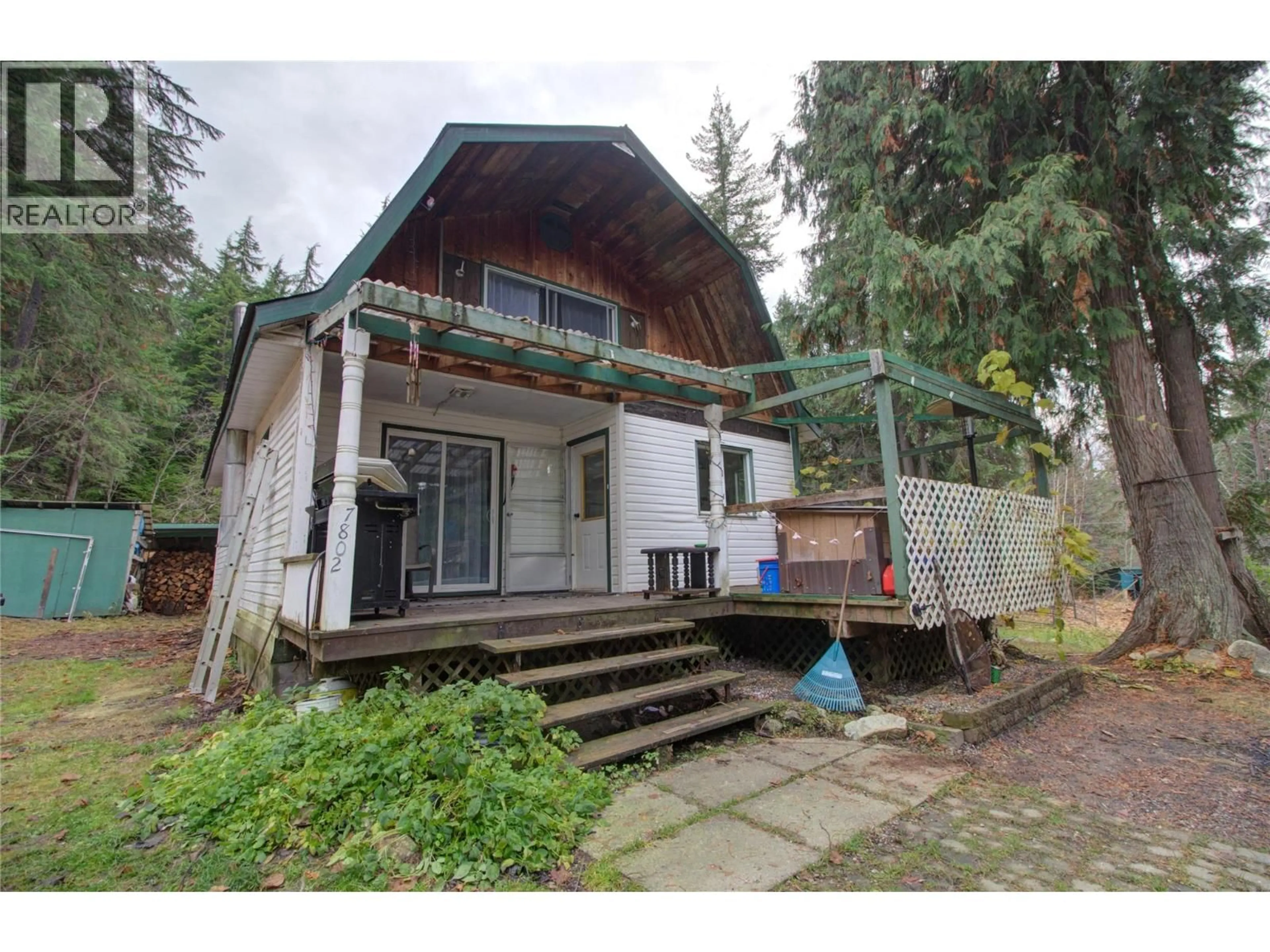 A pic from outside/outdoor area/front of a property/back of a property/a pic from drone, building for 7802 BRYDGES ROAD, Fauquier British Columbia V0G1K0