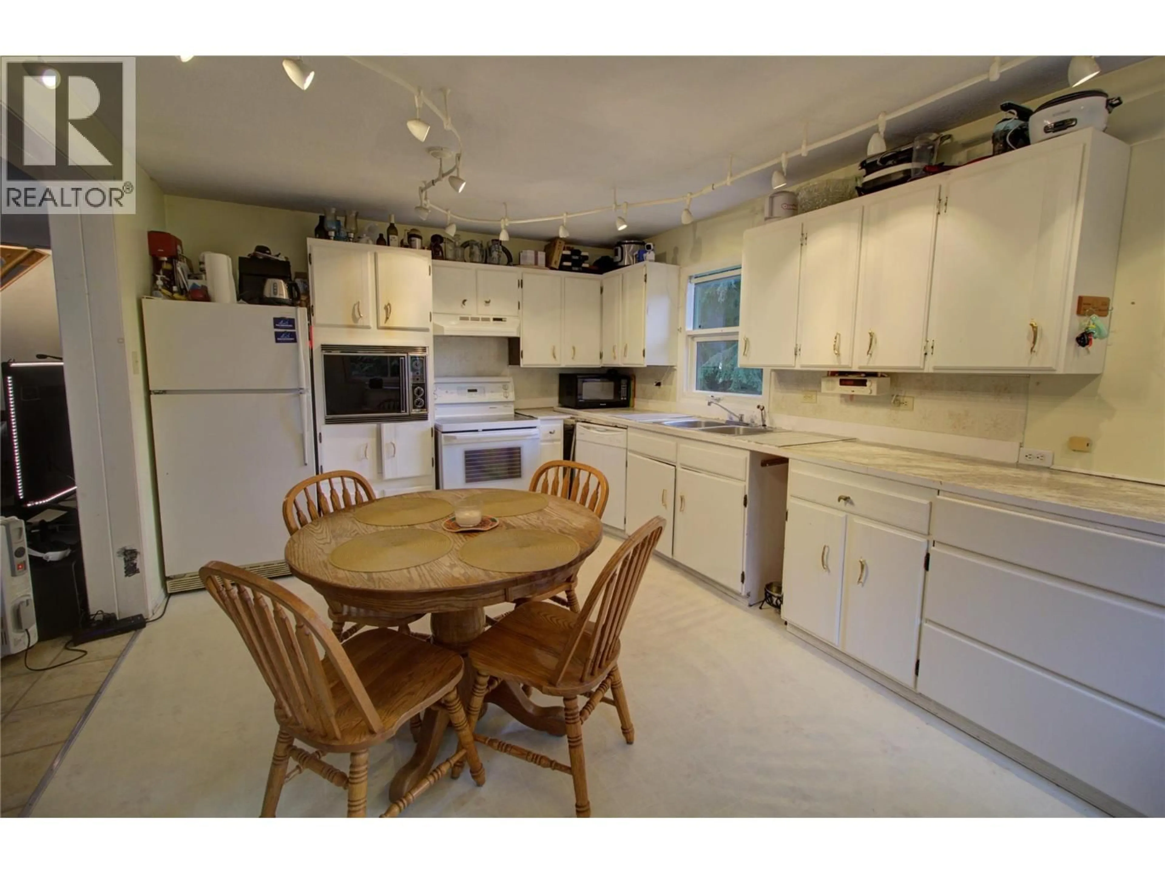 Standard kitchen, ceramic/tile floor for 7802 BRYDGES ROAD, Fauquier British Columbia V0G1K0