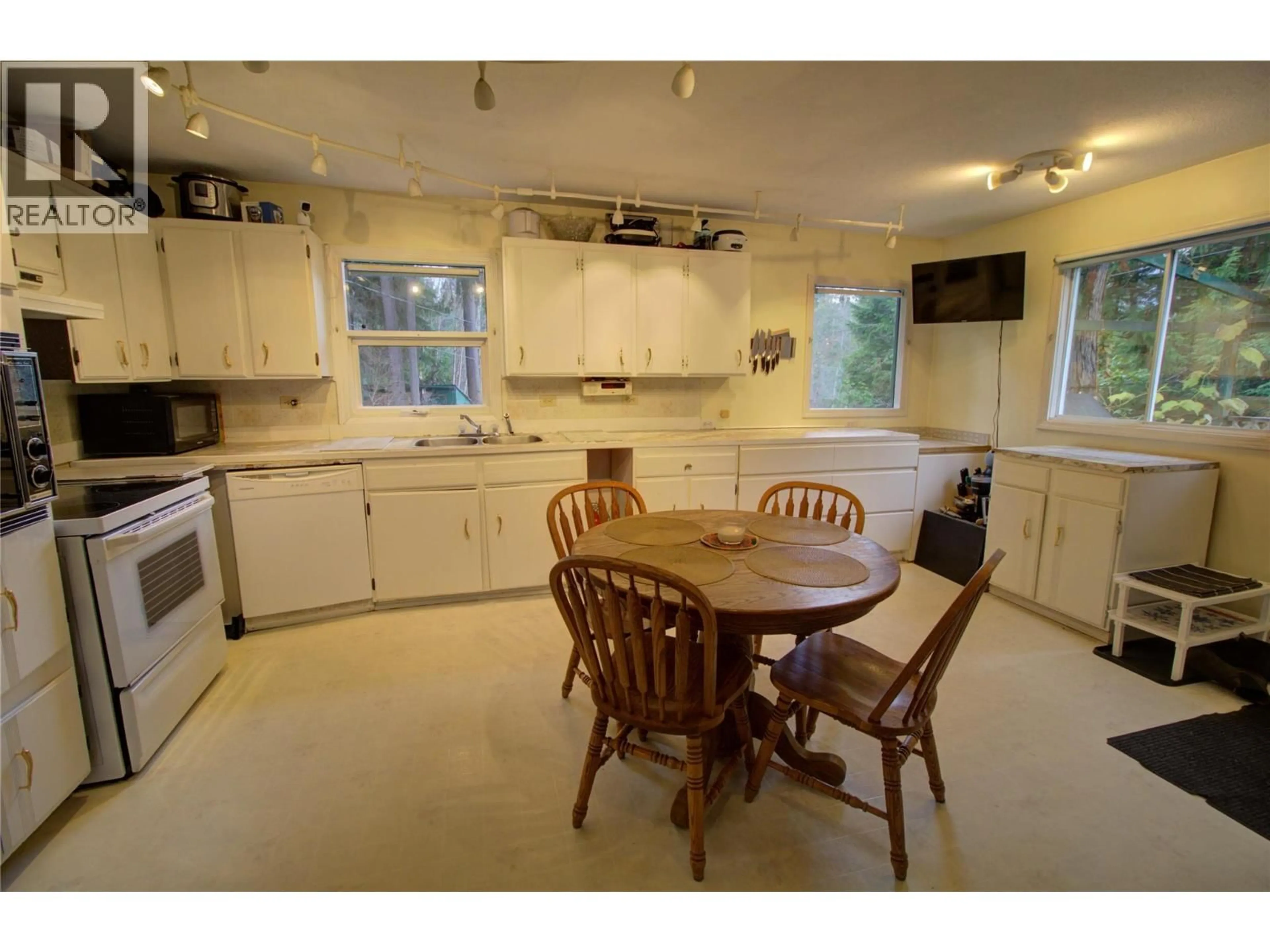 Standard kitchen, unknown for 7802 BRYDGES ROAD, Fauquier British Columbia V0G1K0