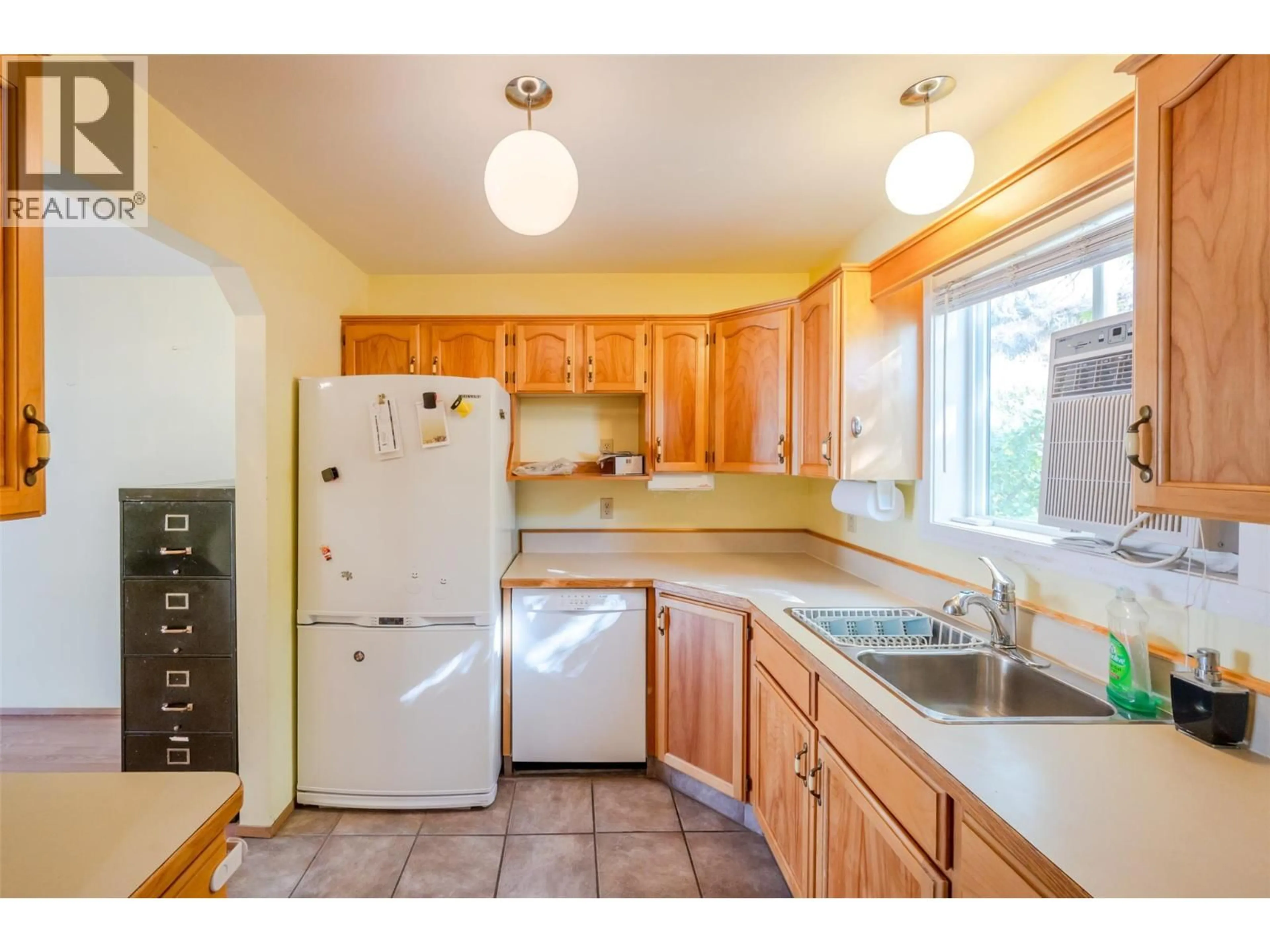 Standard kitchen, unknown for 118 - 3004 SOUTH MAIN STREET, Penticton British Columbia V2A5J6