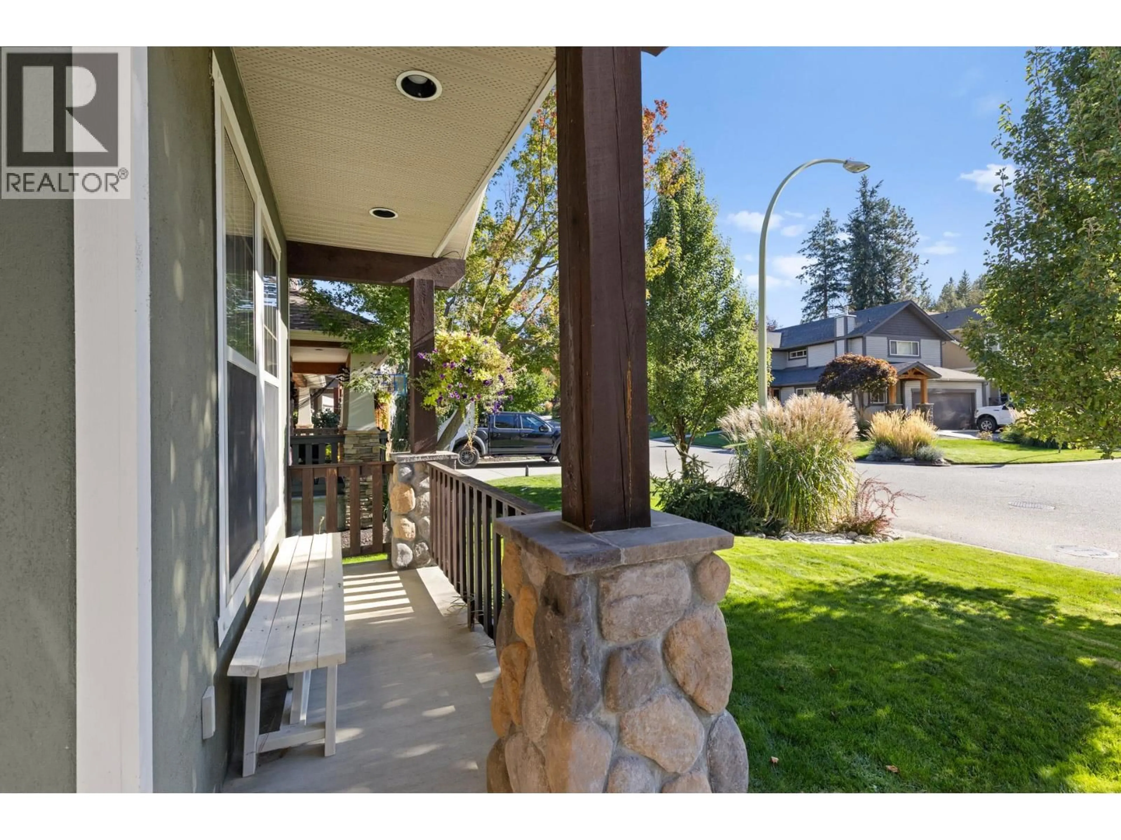 Patio, street for 898 PARET CRESCENT, Kelowna British Columbia V1W4X8