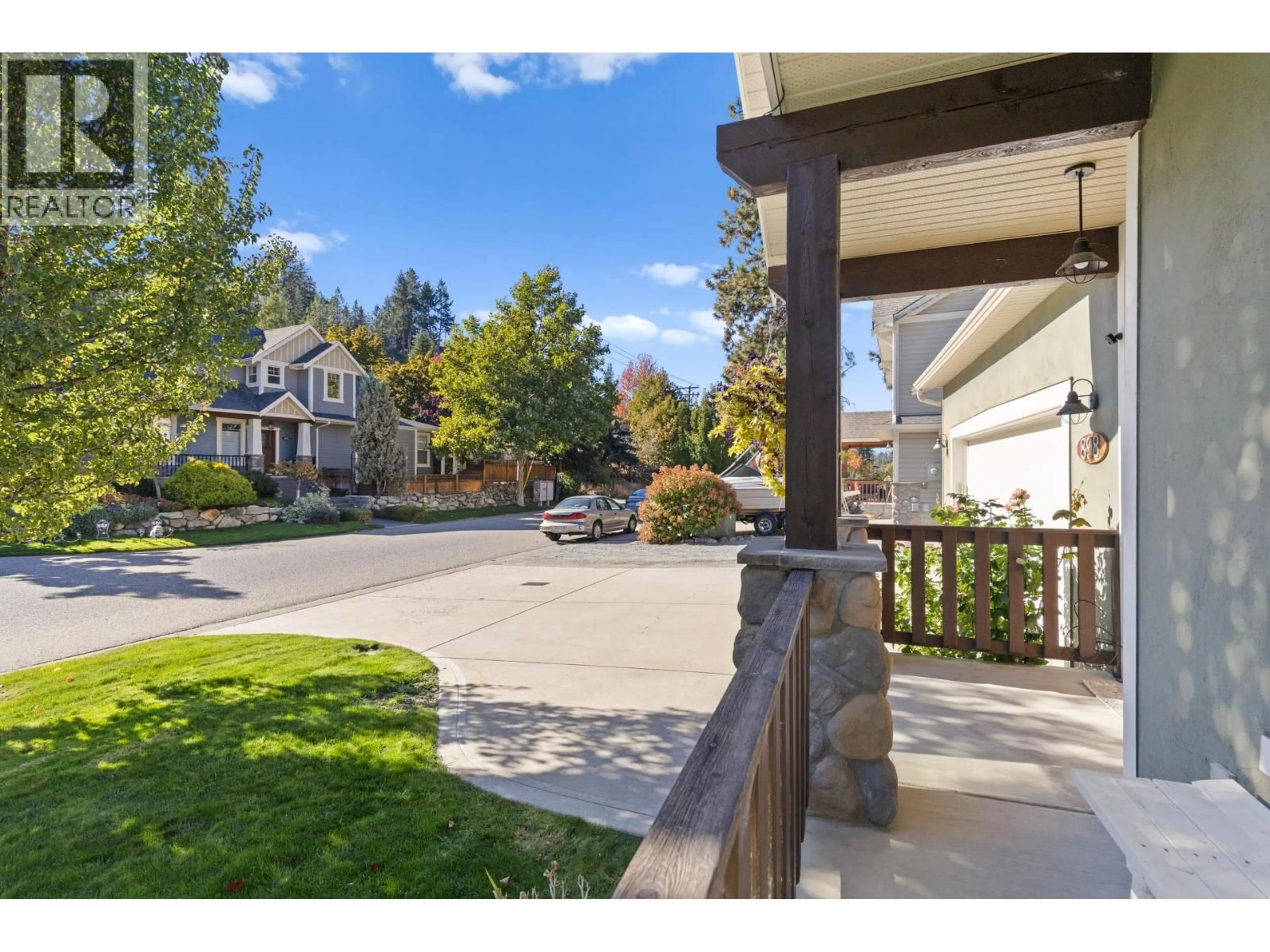 Patio, street for 898 PARET CRESCENT, Kelowna British Columbia V1W4X8