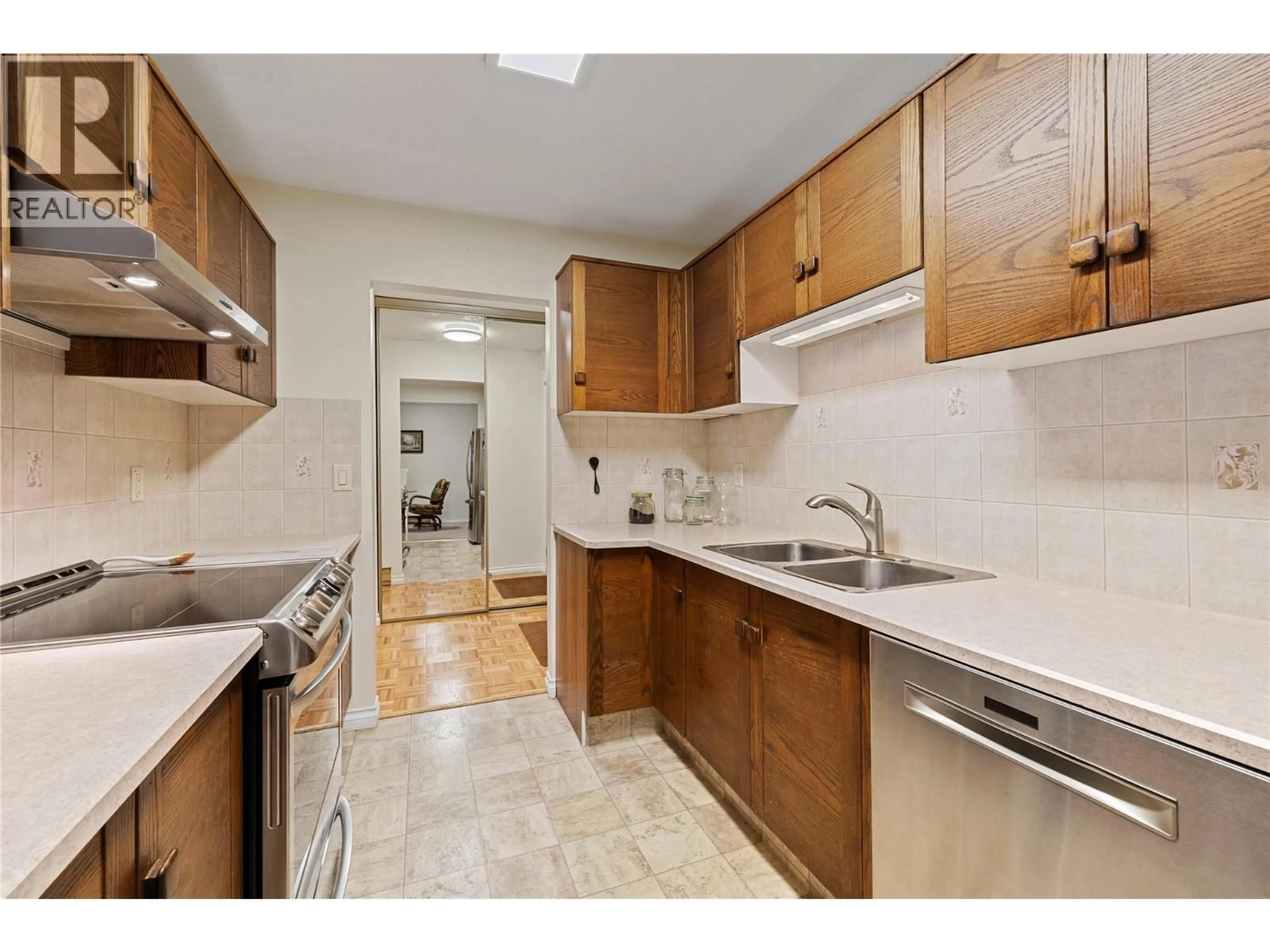 Standard kitchen, unknown for 104 - 1035 BERNARD AVENUE, Kelowna British Columbia V1Y6P7