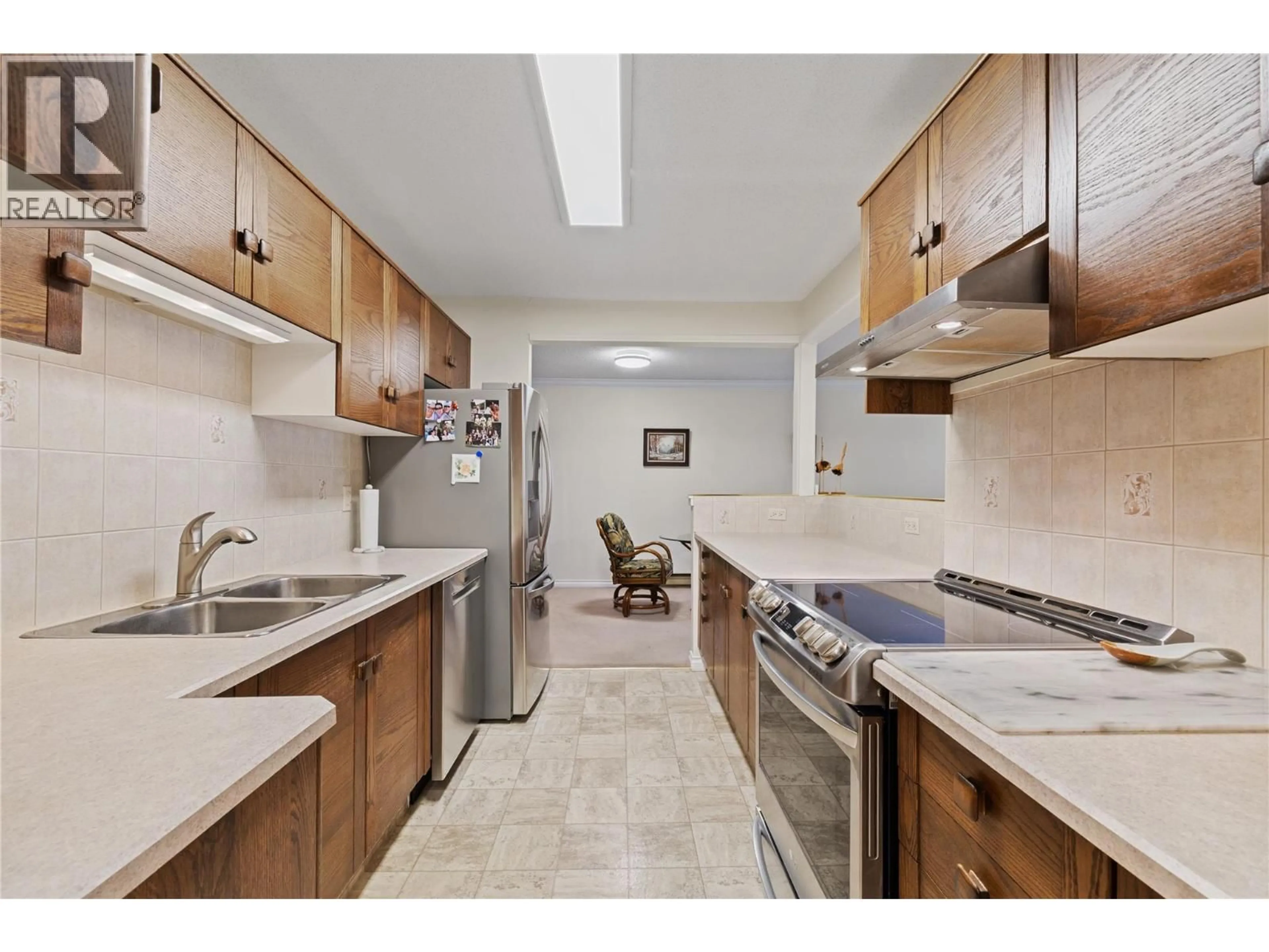 Standard kitchen, unknown for 104 - 1035 BERNARD AVENUE, Kelowna British Columbia V1Y6P7