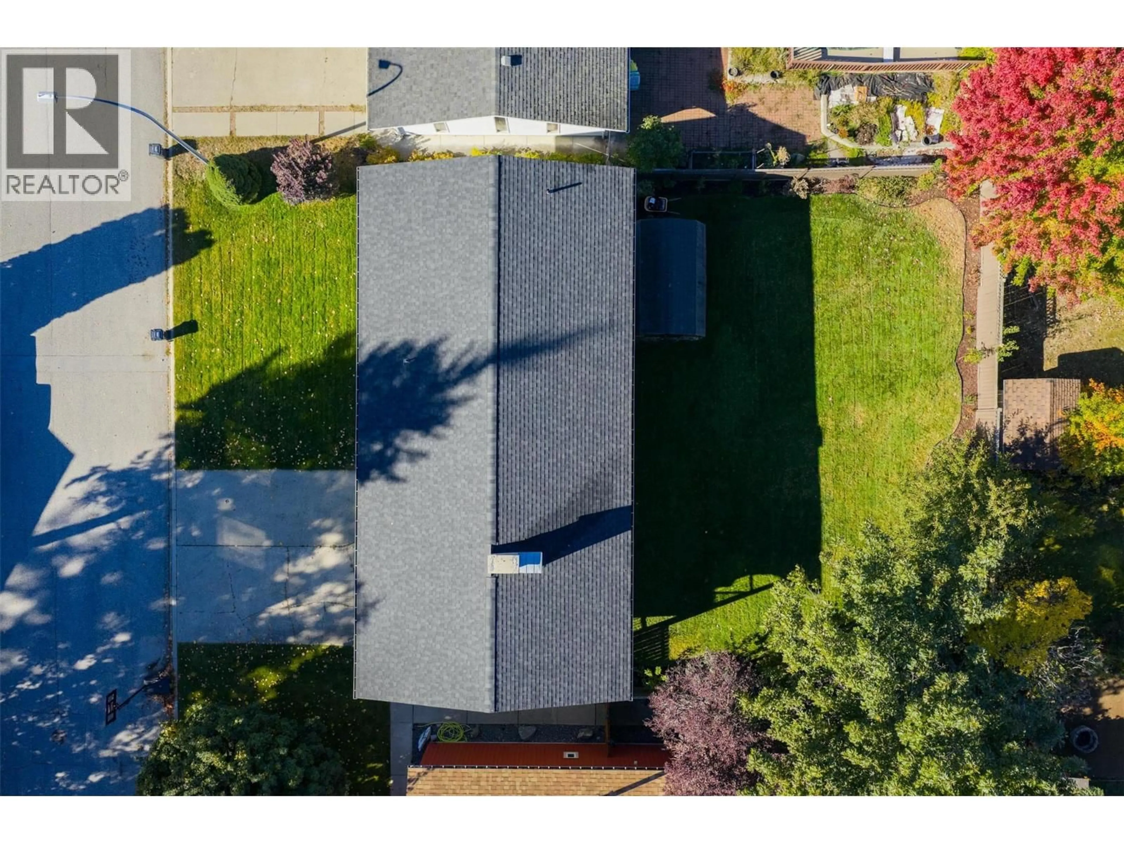A pic from outside/outdoor area/front of a property/back of a property/a pic from drone, street for 1411 HIGHLAND DRIVE, Castlegar British Columbia V1N3V6