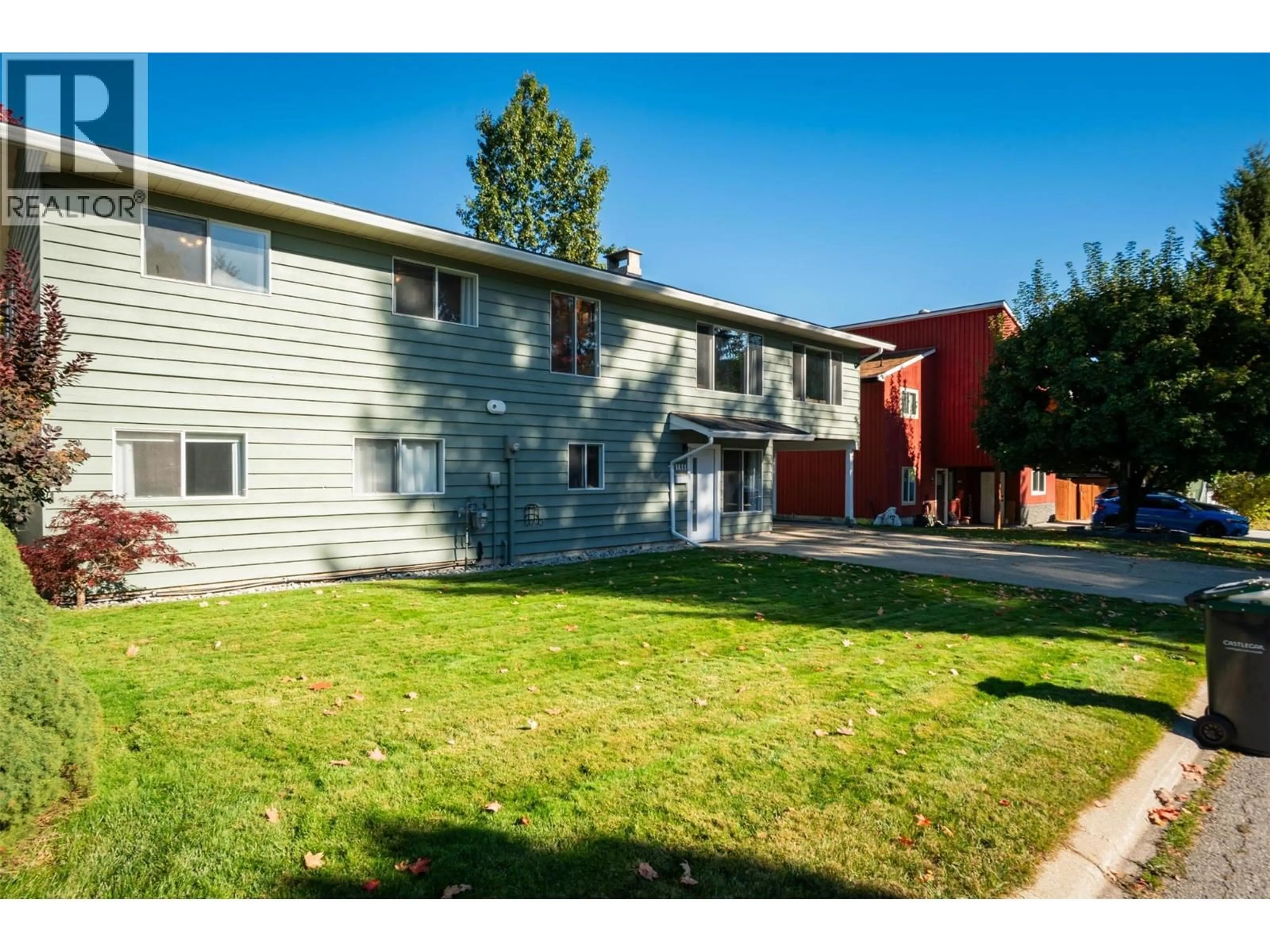 A pic from outside/outdoor area/front of a property/back of a property/a pic from drone, street for 1411 HIGHLAND DRIVE, Castlegar British Columbia V1N3V6