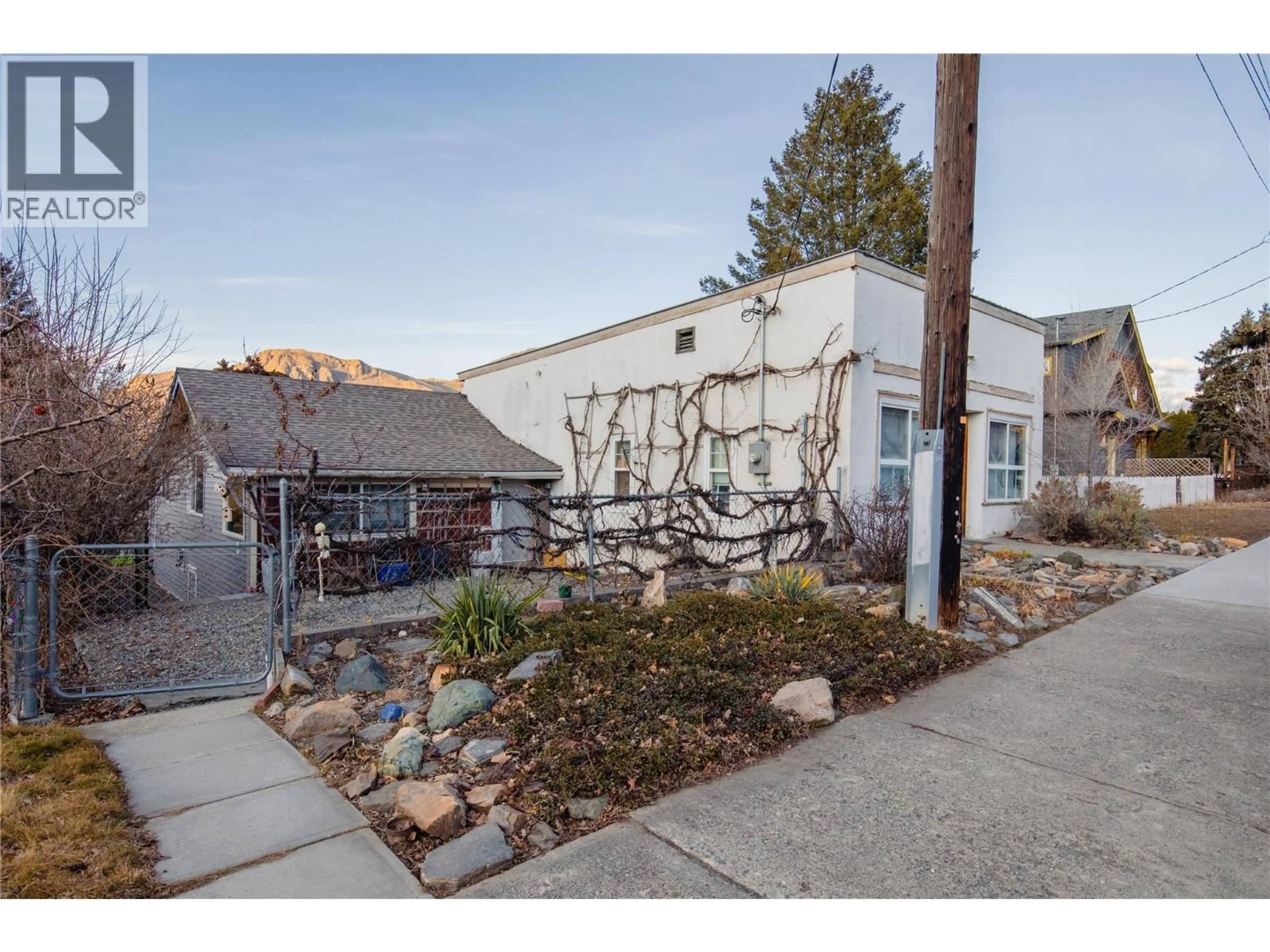 A pic from outside/outdoor area/front of a property/back of a property/a pic from drone, street for 776 DOMINION STREET, Kamloops British Columbia V2C2X9
