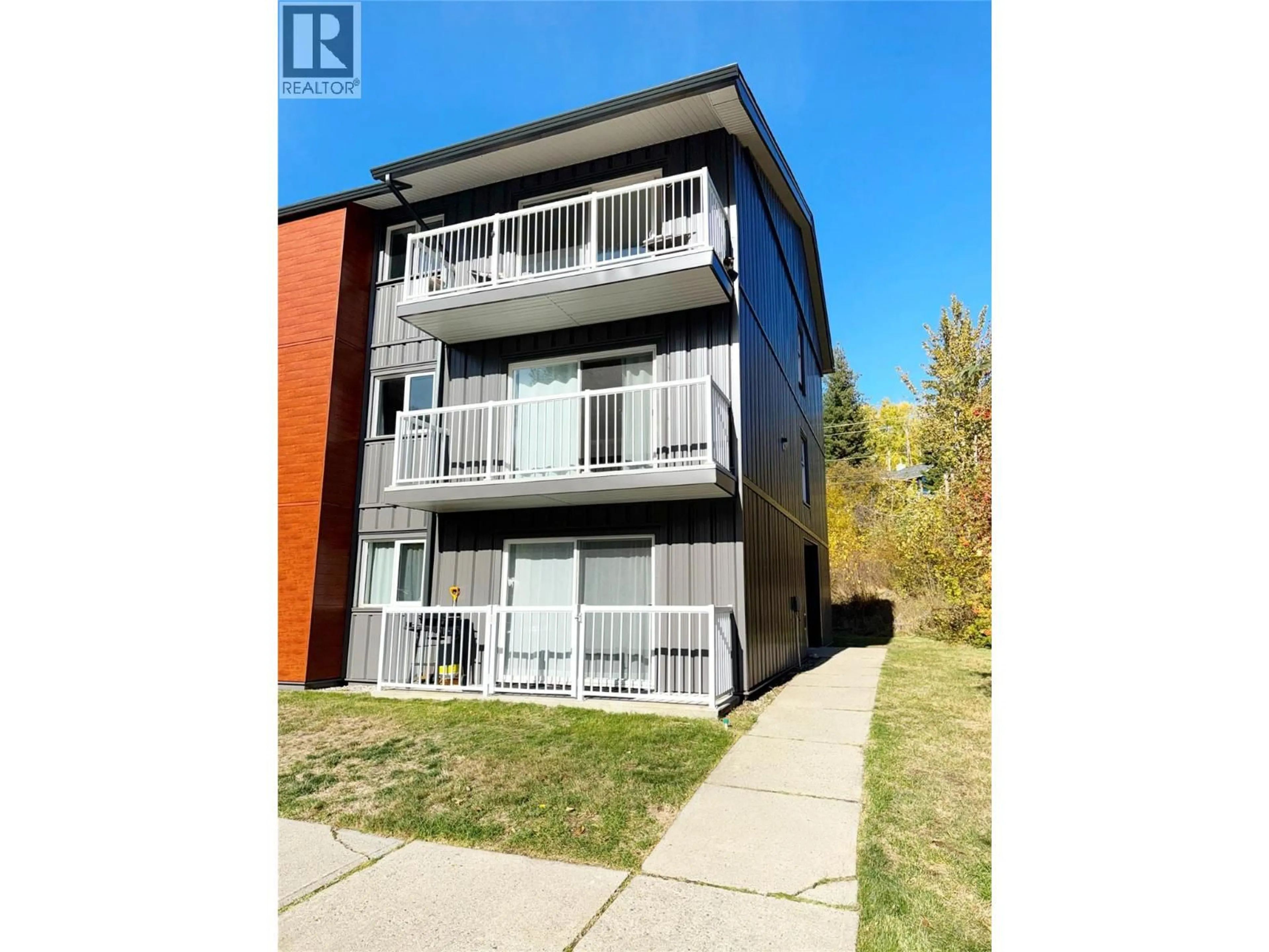 A pic from outside/outdoor area/front of a property/back of a property/a pic from drone, street for 304 - 880 WORDSWORTH AVENUE, Warfield British Columbia V1R2E9