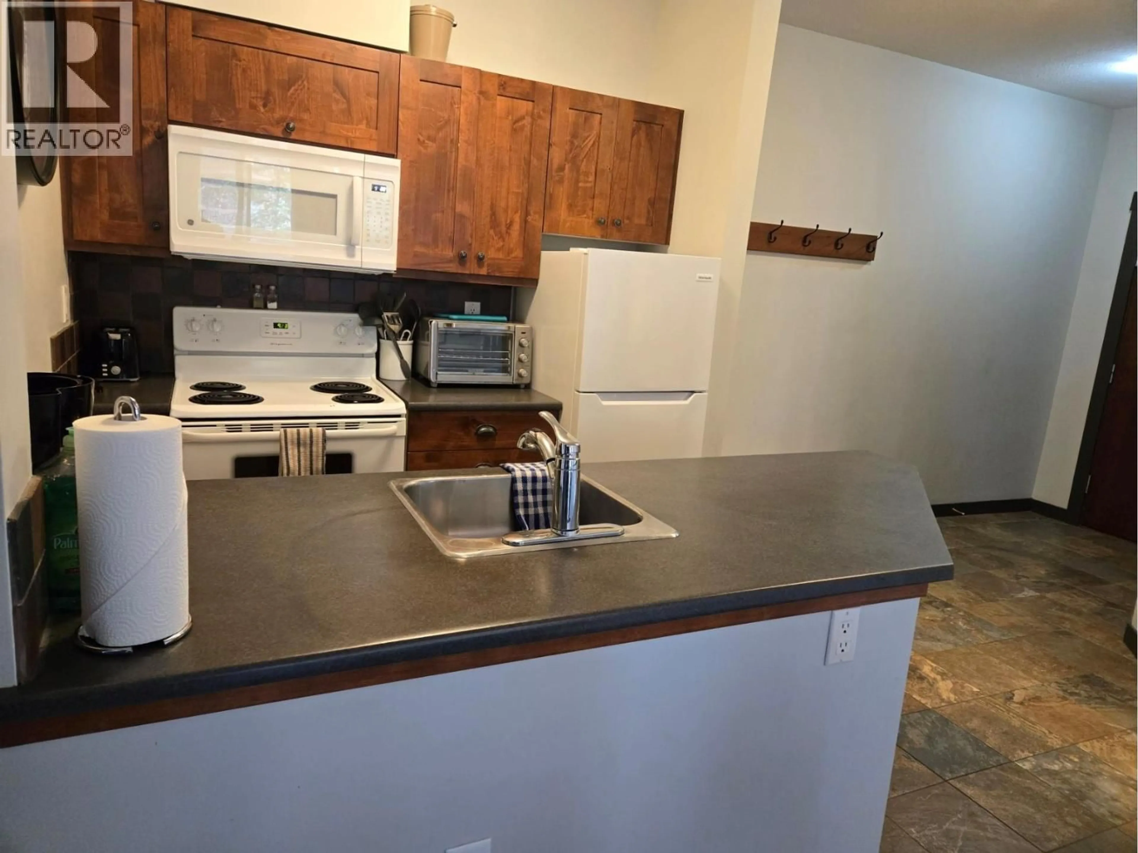 Standard kitchen, unknown for 201A - 2070 SUMMIT DRIVE, Panorama British Columbia V0A1T0