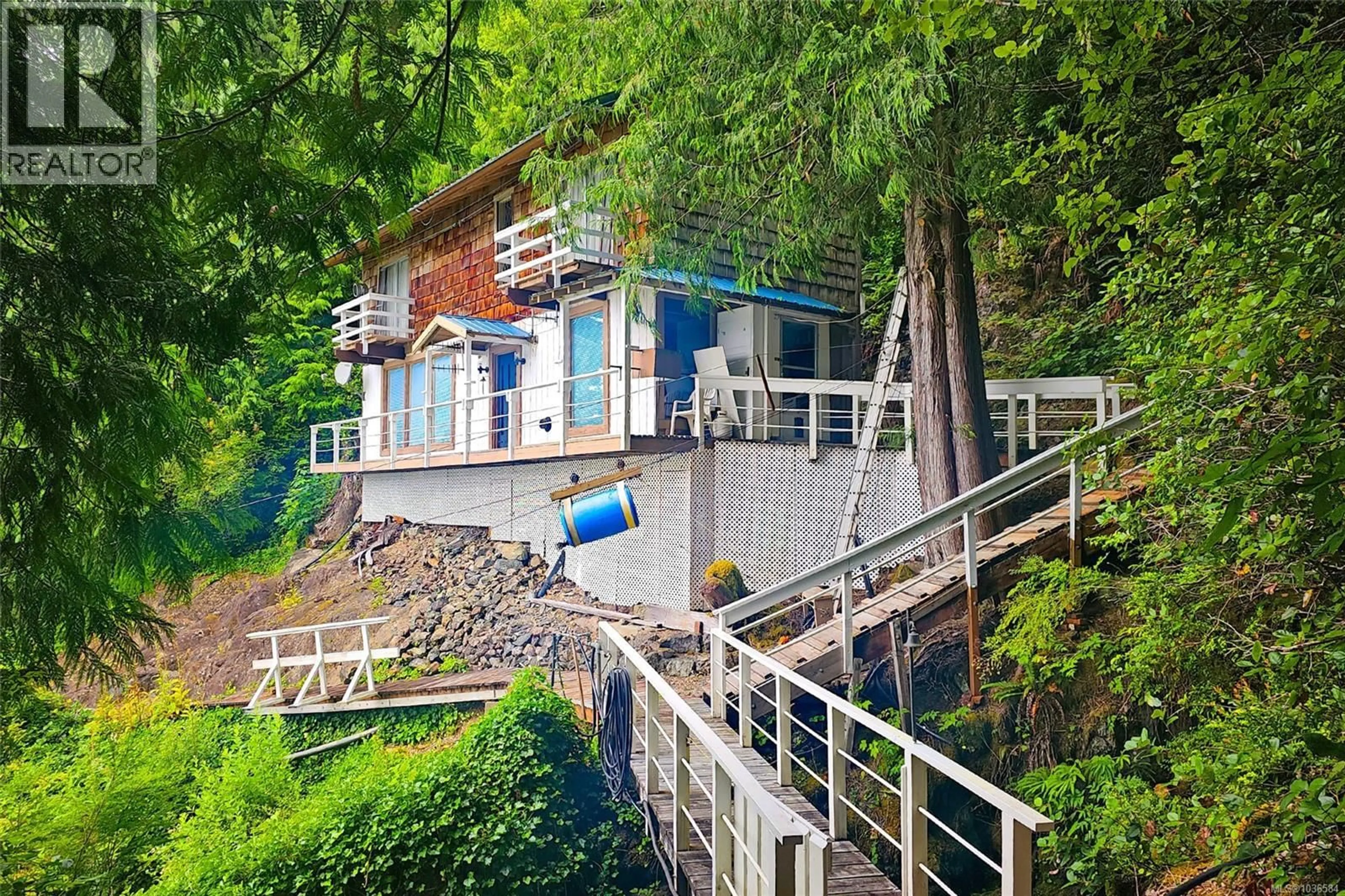 A pic from outside/outdoor area/front of a property/back of a property/a pic from drone, water/lake/river/ocean view for 1 SEEKAH LANDING, Port Alberni British Columbia V0R1B0