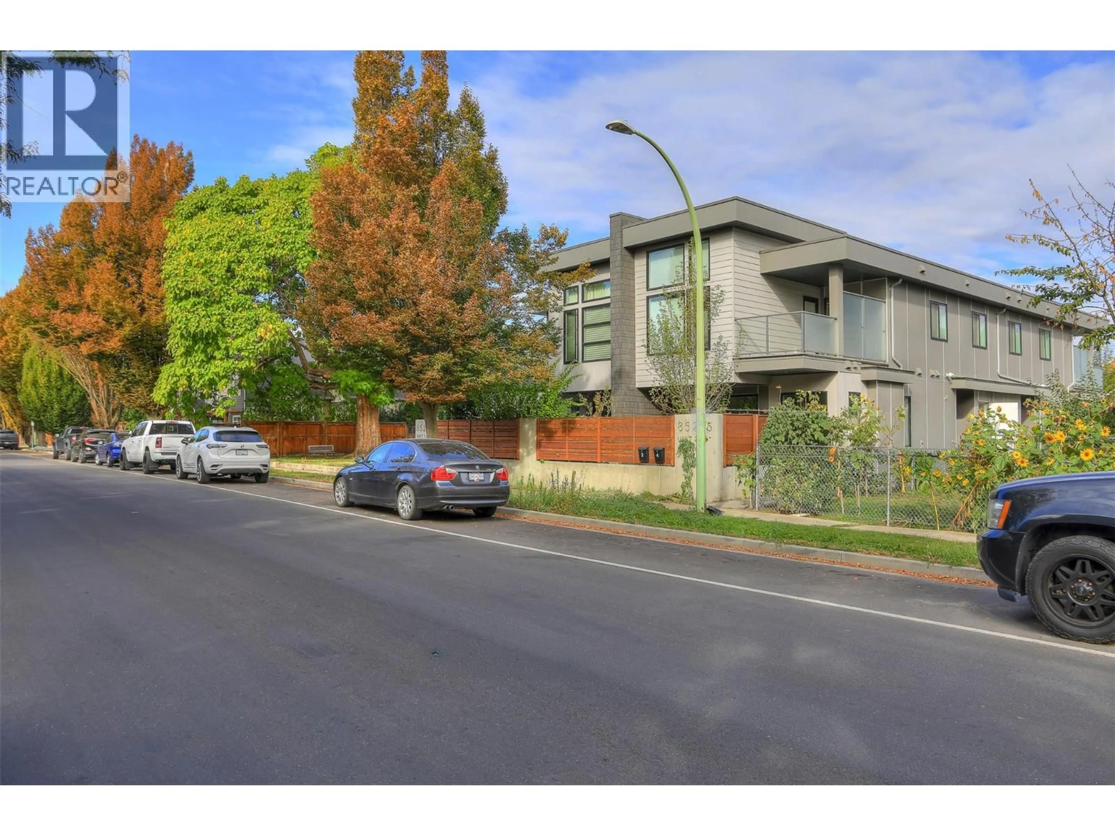 A pic from outside/outdoor area/front of a property/back of a property/a pic from drone, street for 2 - 852 STOCKWELL AVENUE, Kelowna British Columbia V1Y6V9