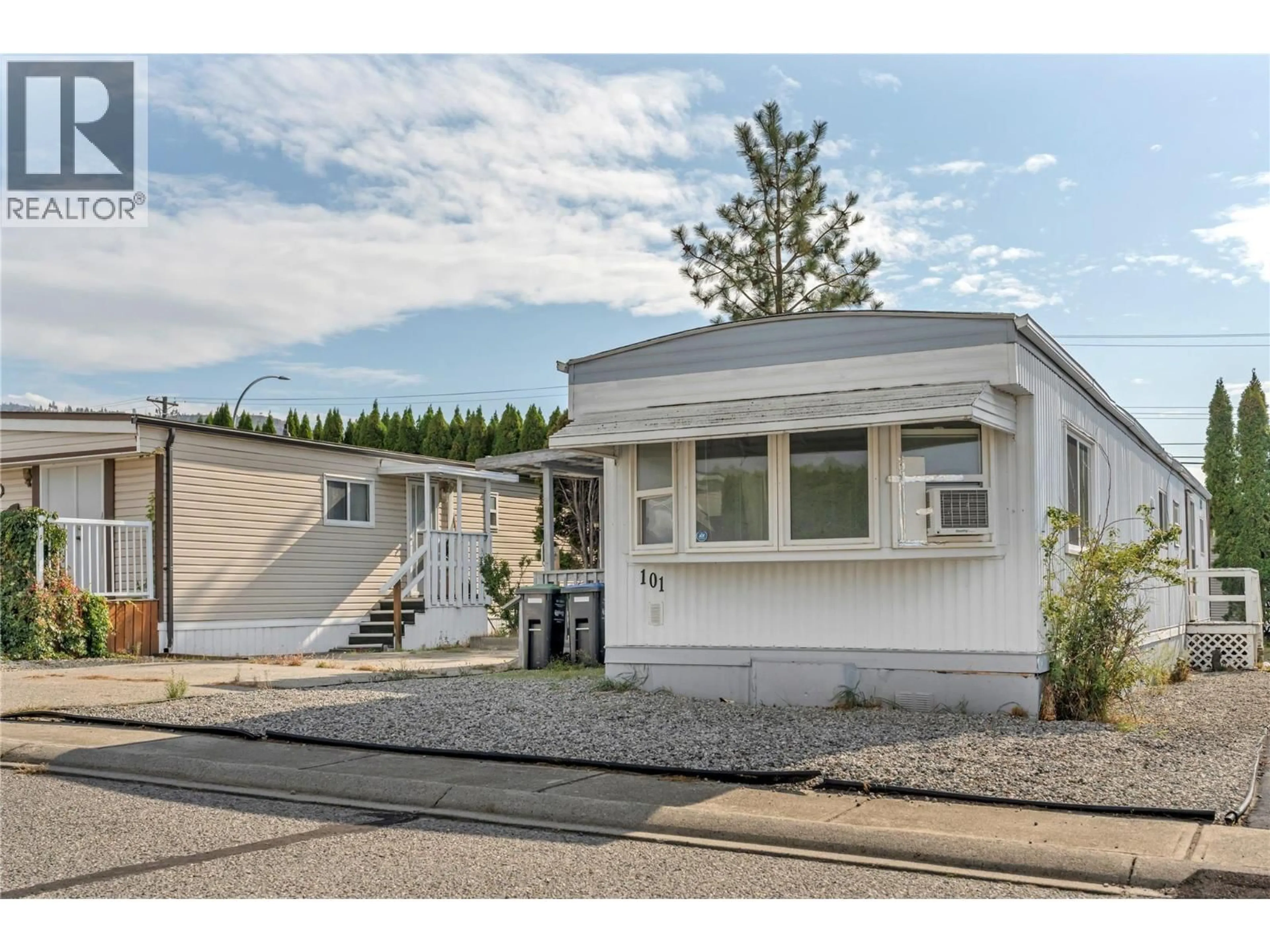 Home with vinyl exterior material, street for 101 - 98 OKANAGAN AVENUE EAST, Penticton British Columbia V2A3J5