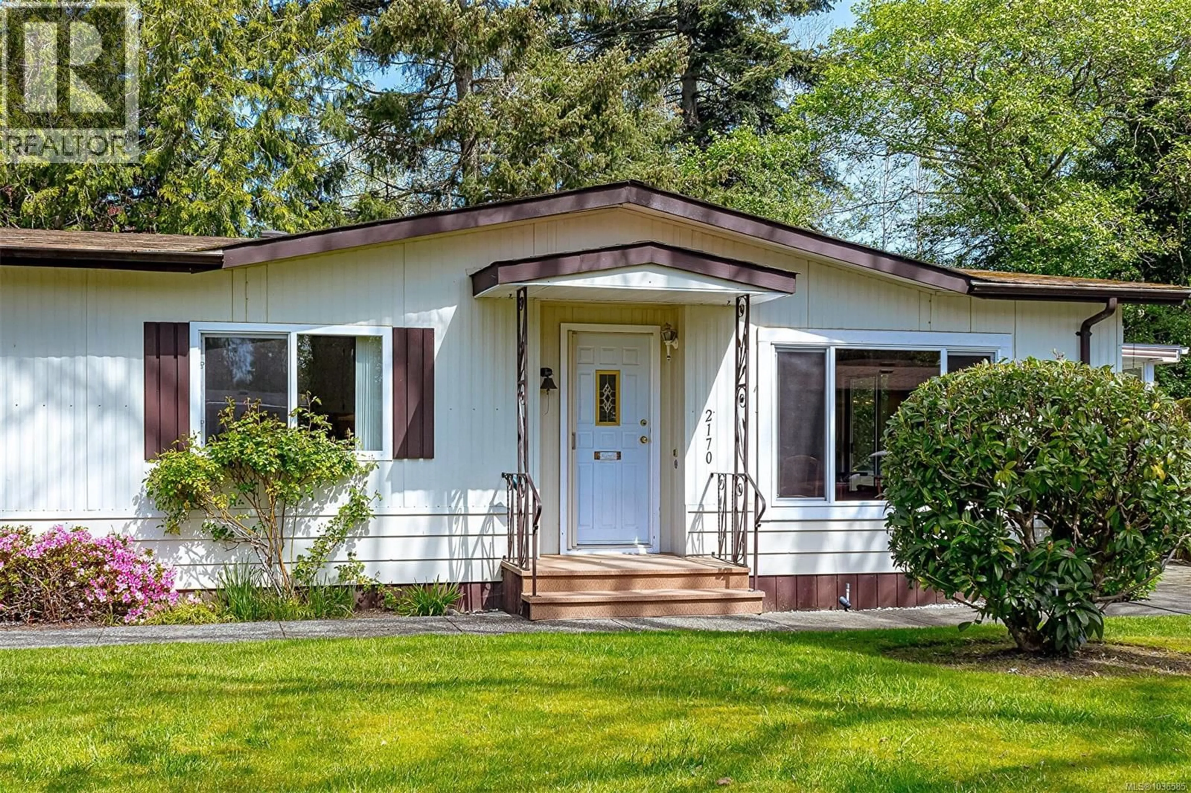 Home with vinyl exterior material, street for 2170 SUMMERGATE BOULEVARD, Sidney British Columbia V8L4L1