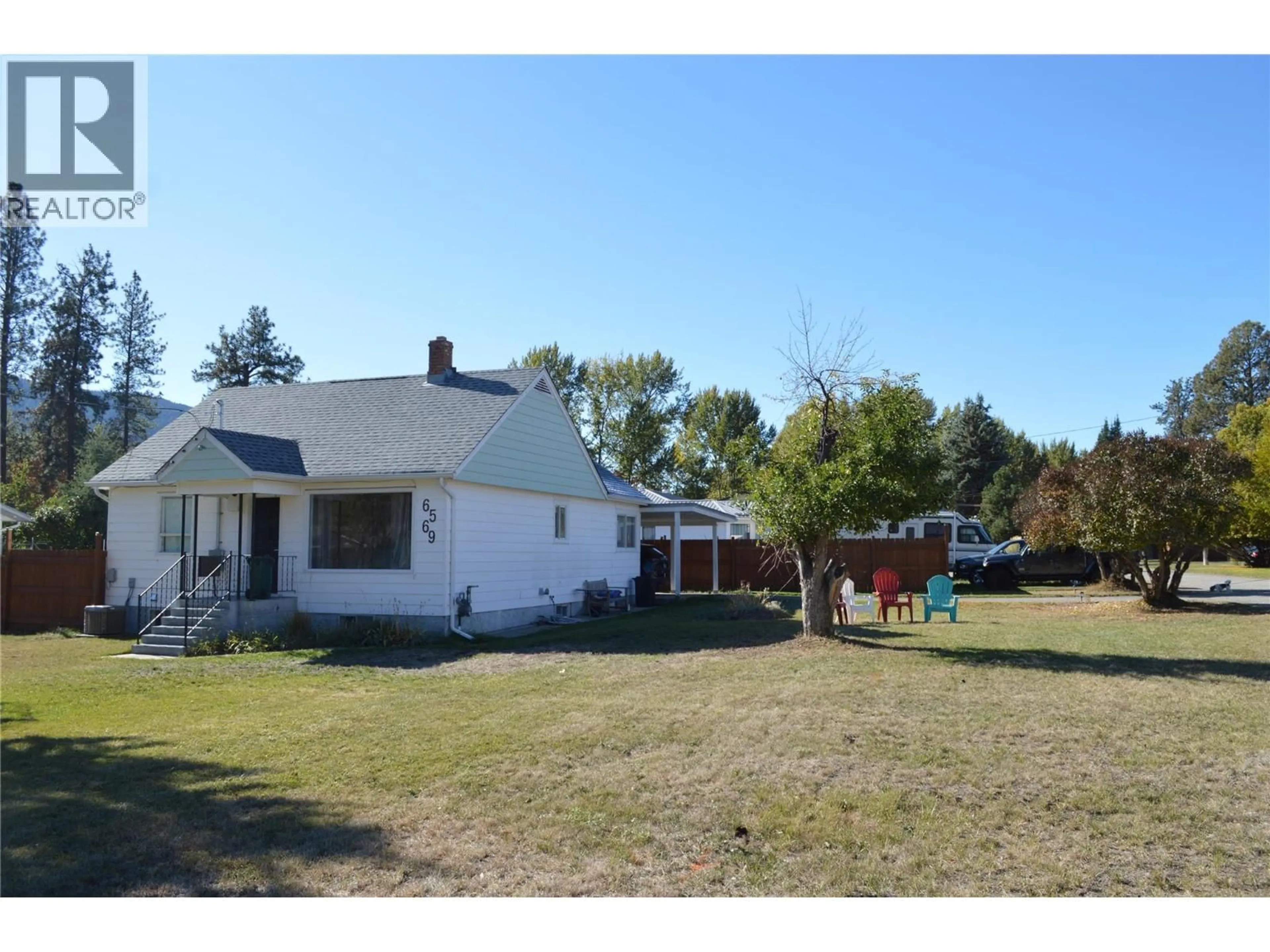 A pic from outside/outdoor area/front of a property/back of a property/a pic from drone, unknown for 6569 19TH STREET, Grand Forks British Columbia V0H1H0