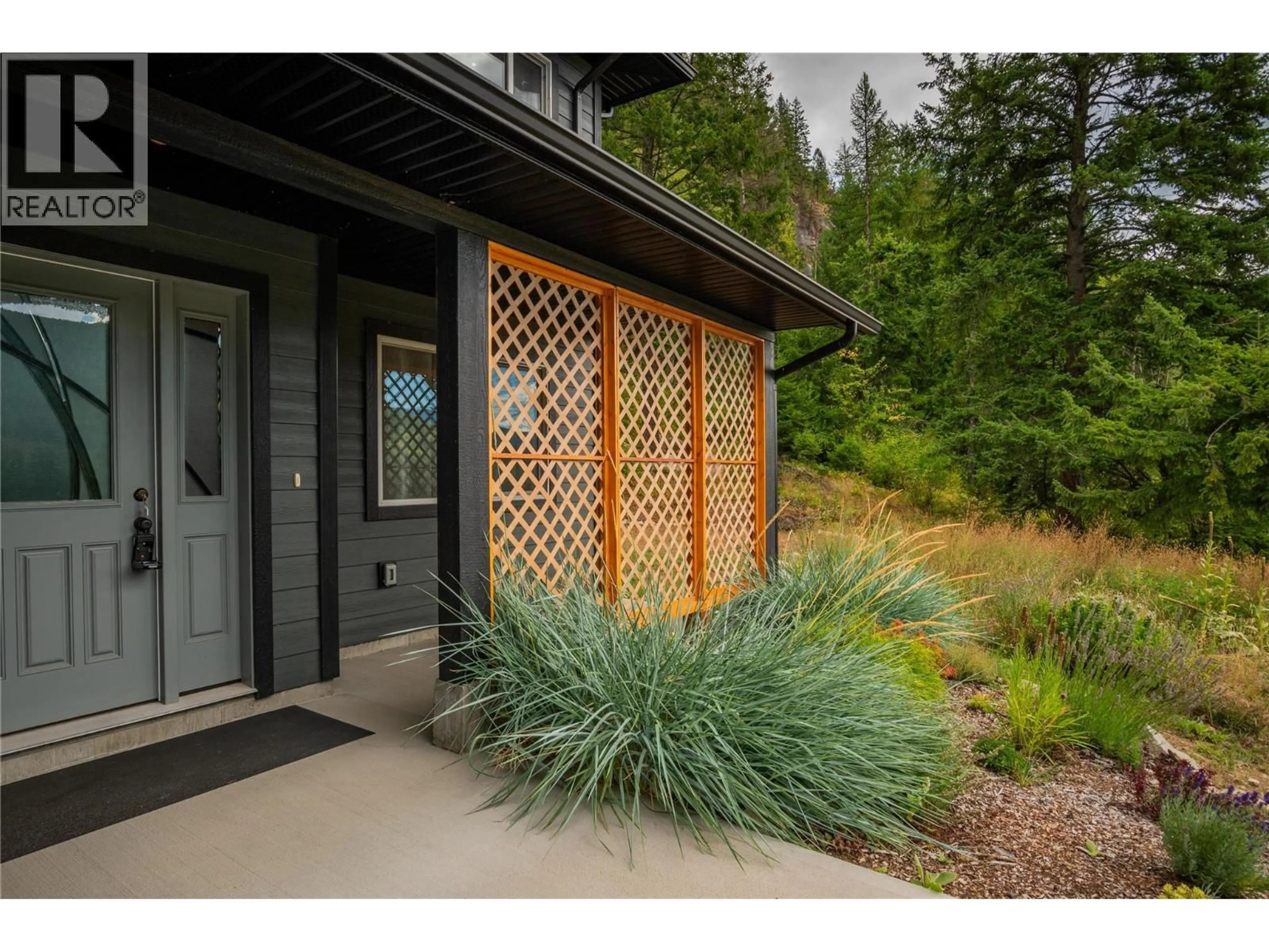 Indoor entryway for 1955 SANDY ROAD, Castlegar British Columbia V1N4T1