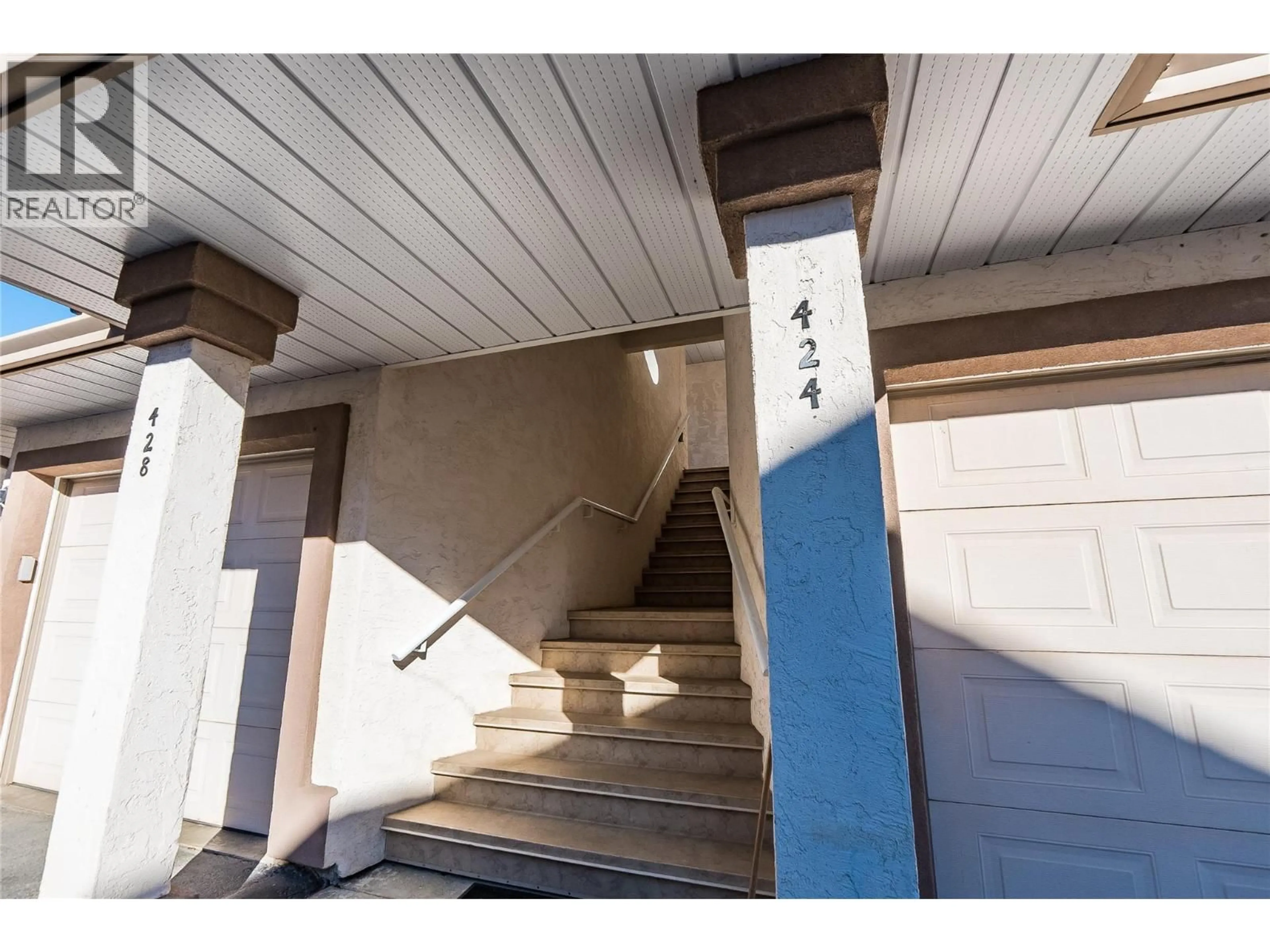 Stairs for 424 BEASLEY  W CRESCENT, Nelson British Columbia V1L5Y4