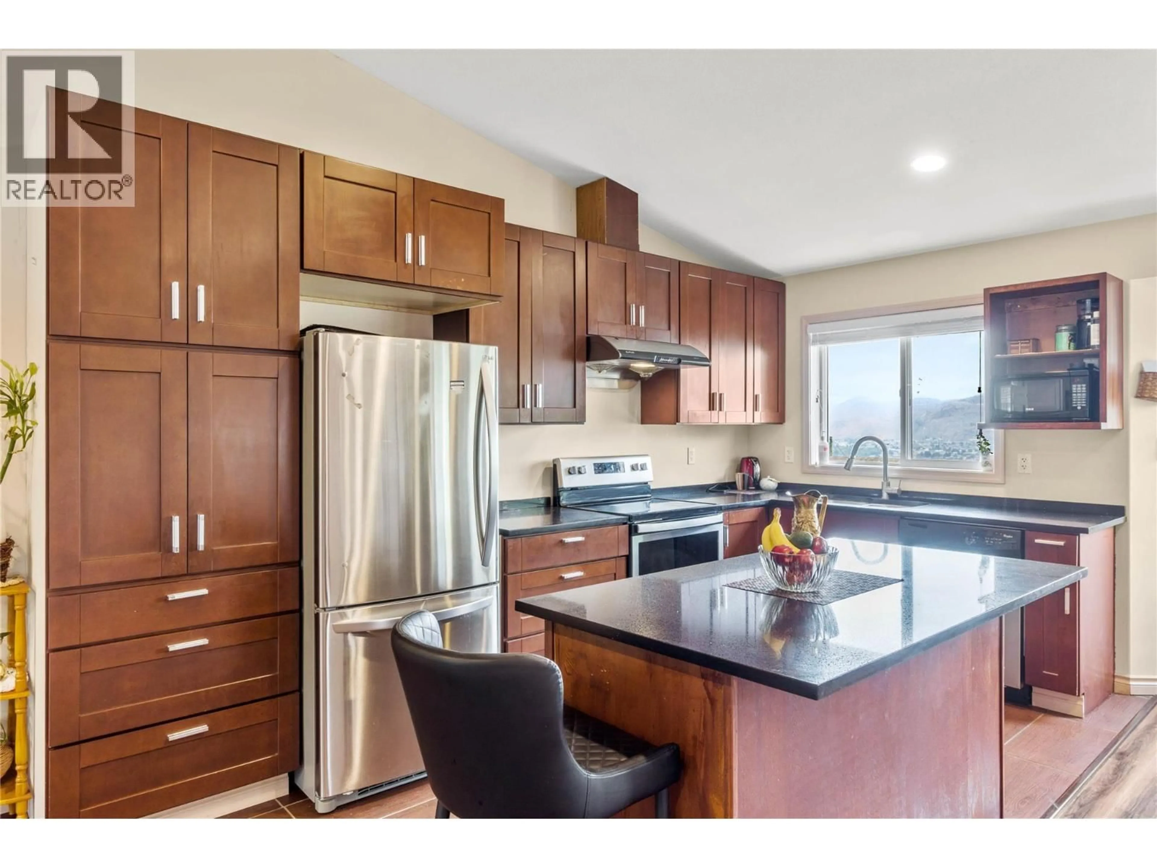 Open concept kitchen, wood/laminate floor for 620 HEMLOCK STREET, Kamloops British Columbia V2C1C5