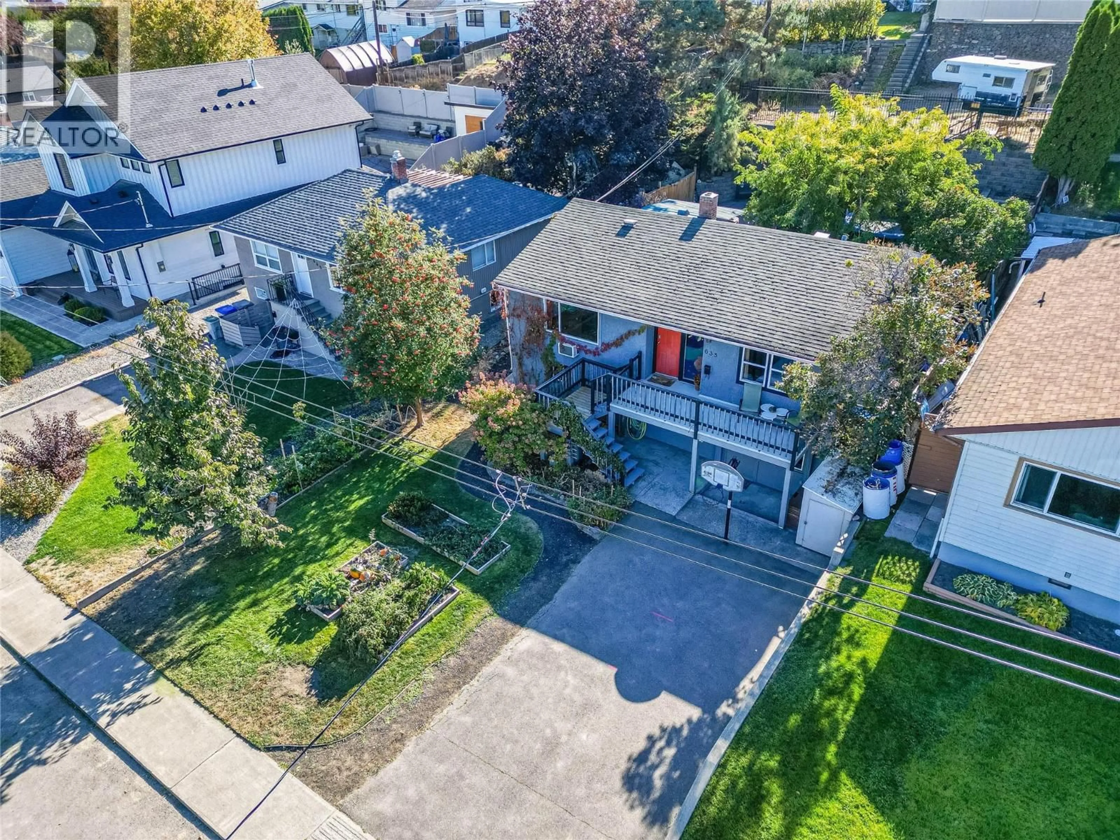 A pic from outside/outdoor area/front of a property/back of a property/a pic from drone, street for 635 DOUGLAS STREET, Kamloops British Columbia V2C2X6