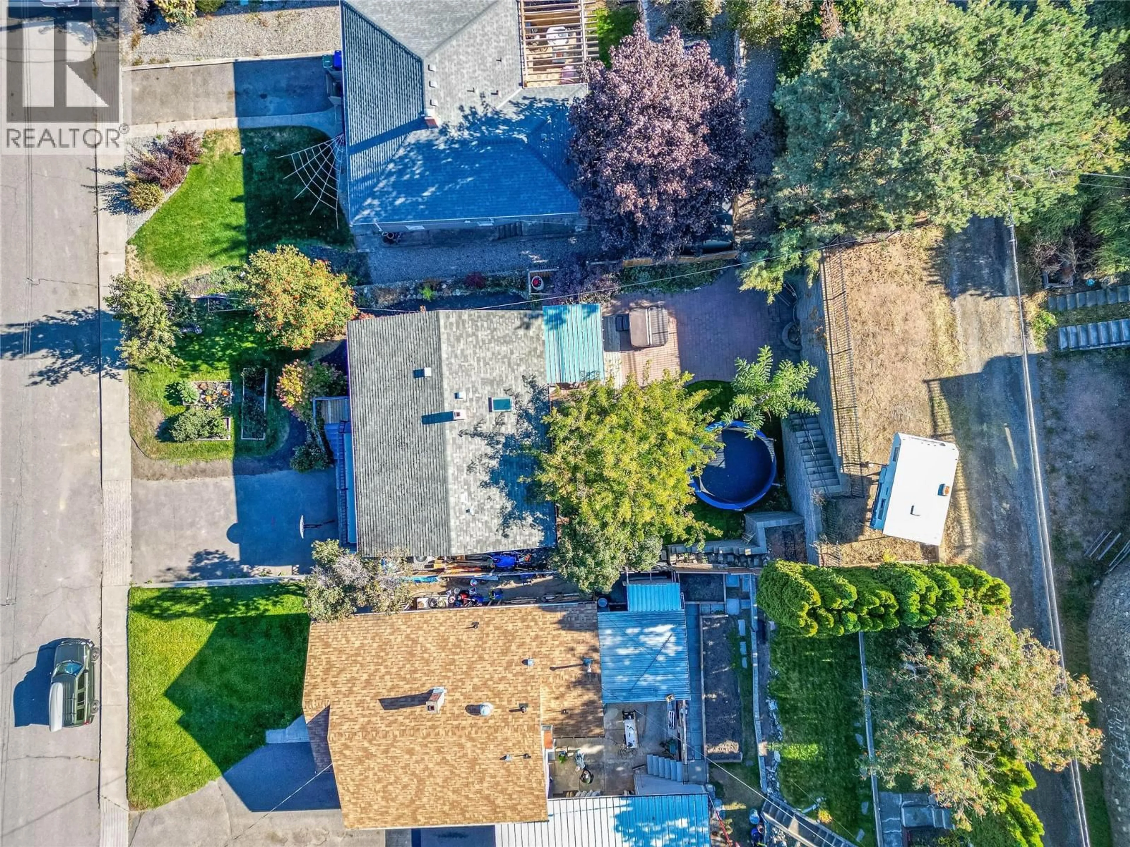 A pic from outside/outdoor area/front of a property/back of a property/a pic from drone, street for 635 DOUGLAS STREET, Kamloops British Columbia V2C2X6
