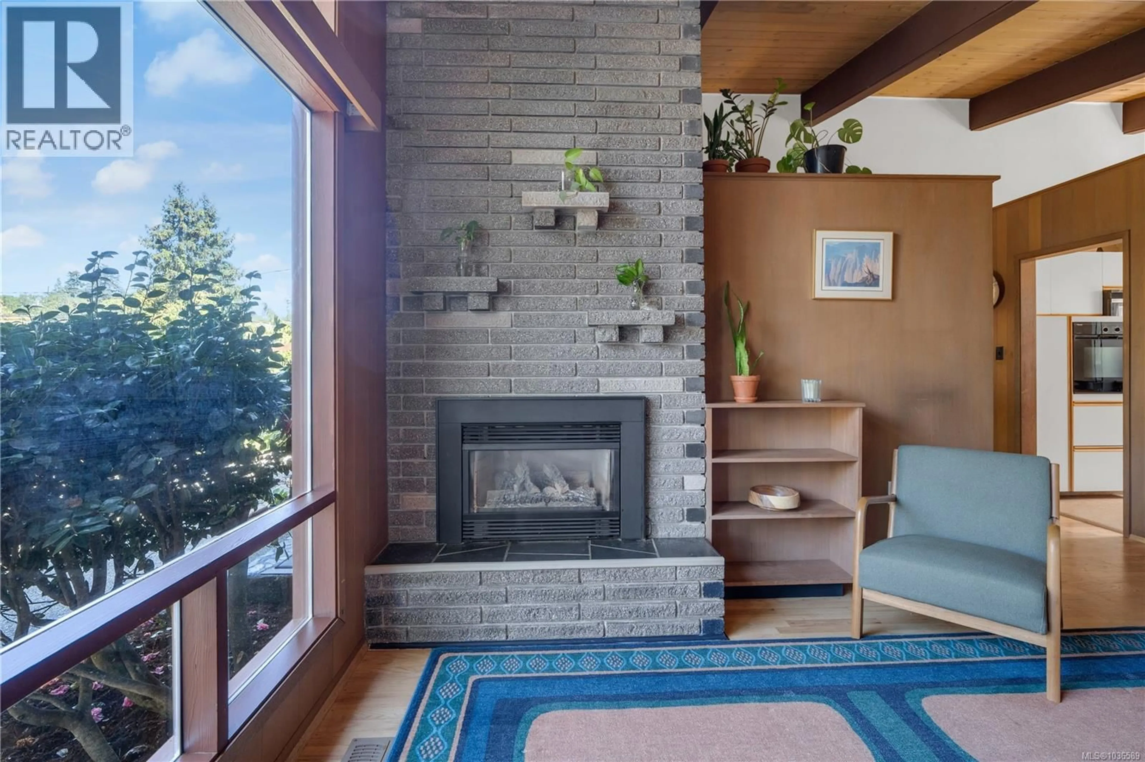 Living room with furniture, unknown for 887 CLARKE ROAD WEST, Central Saanich British Columbia V8M2G1