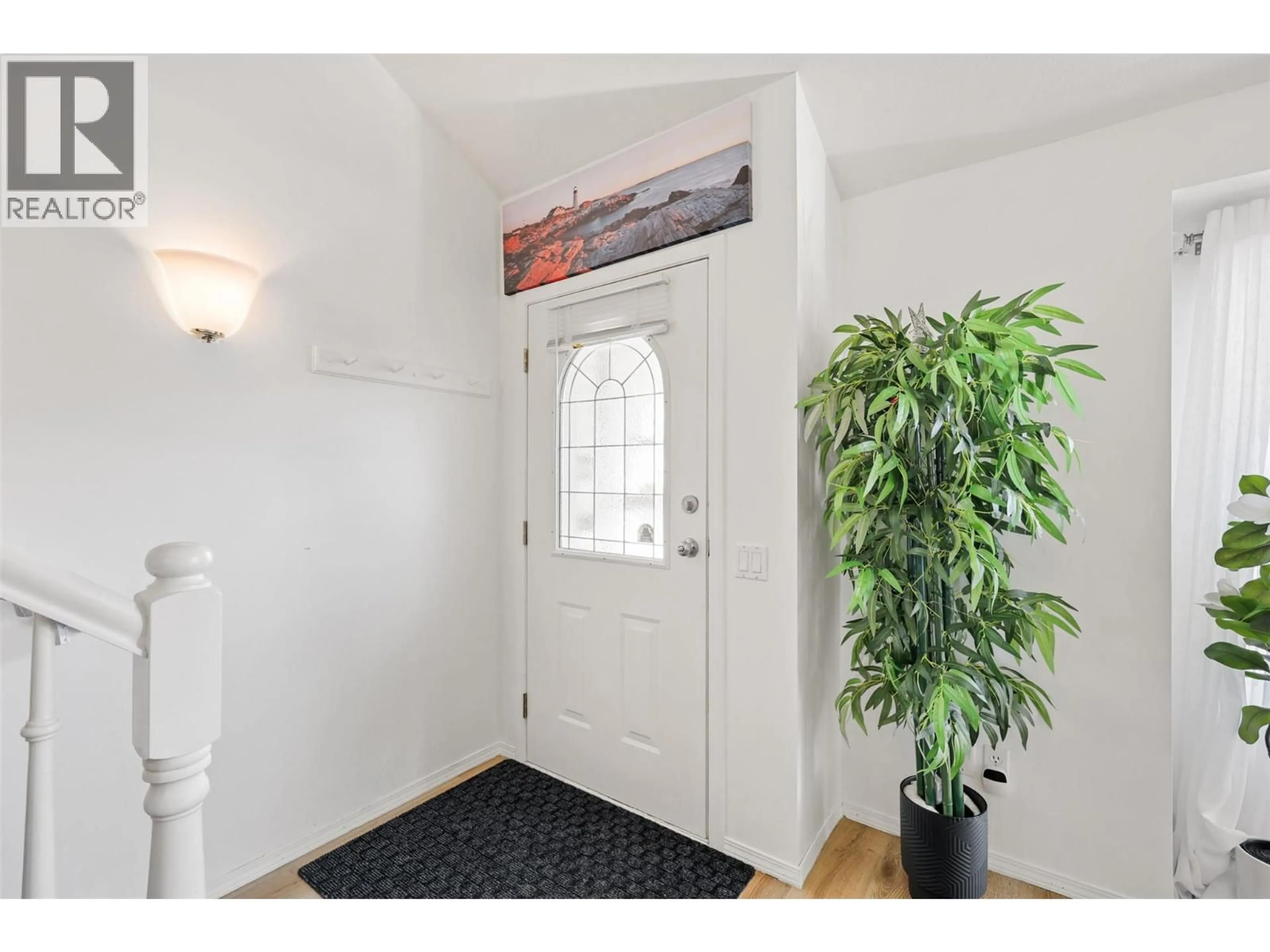 Indoor entryway for 43 - 1195 14TH STREET, Kamloops British Columbia V2B8S1