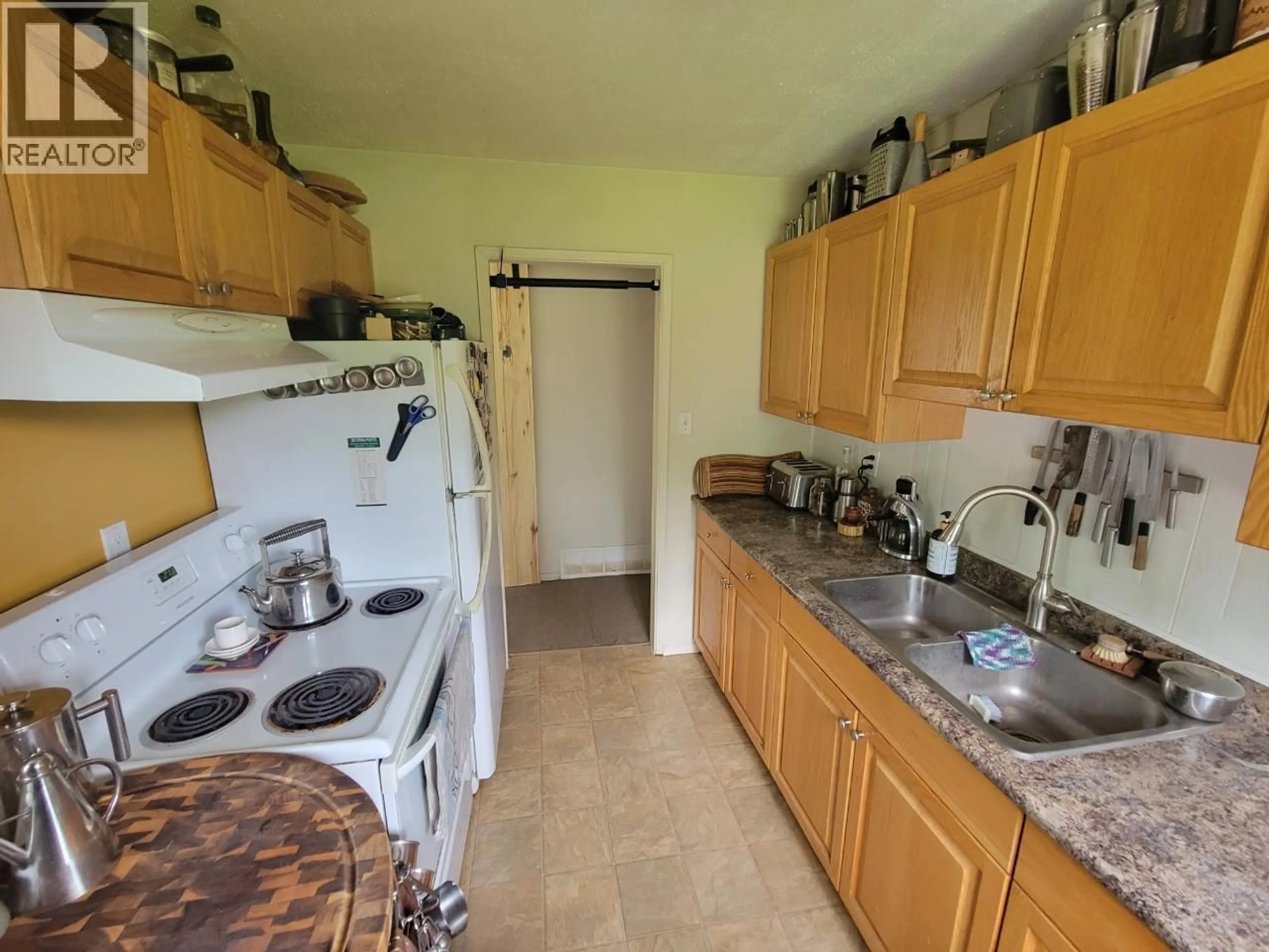 Standard kitchen, unknown for 4728 WABI CRESCENT ROAD, Chetwynd British Columbia V0C1J0