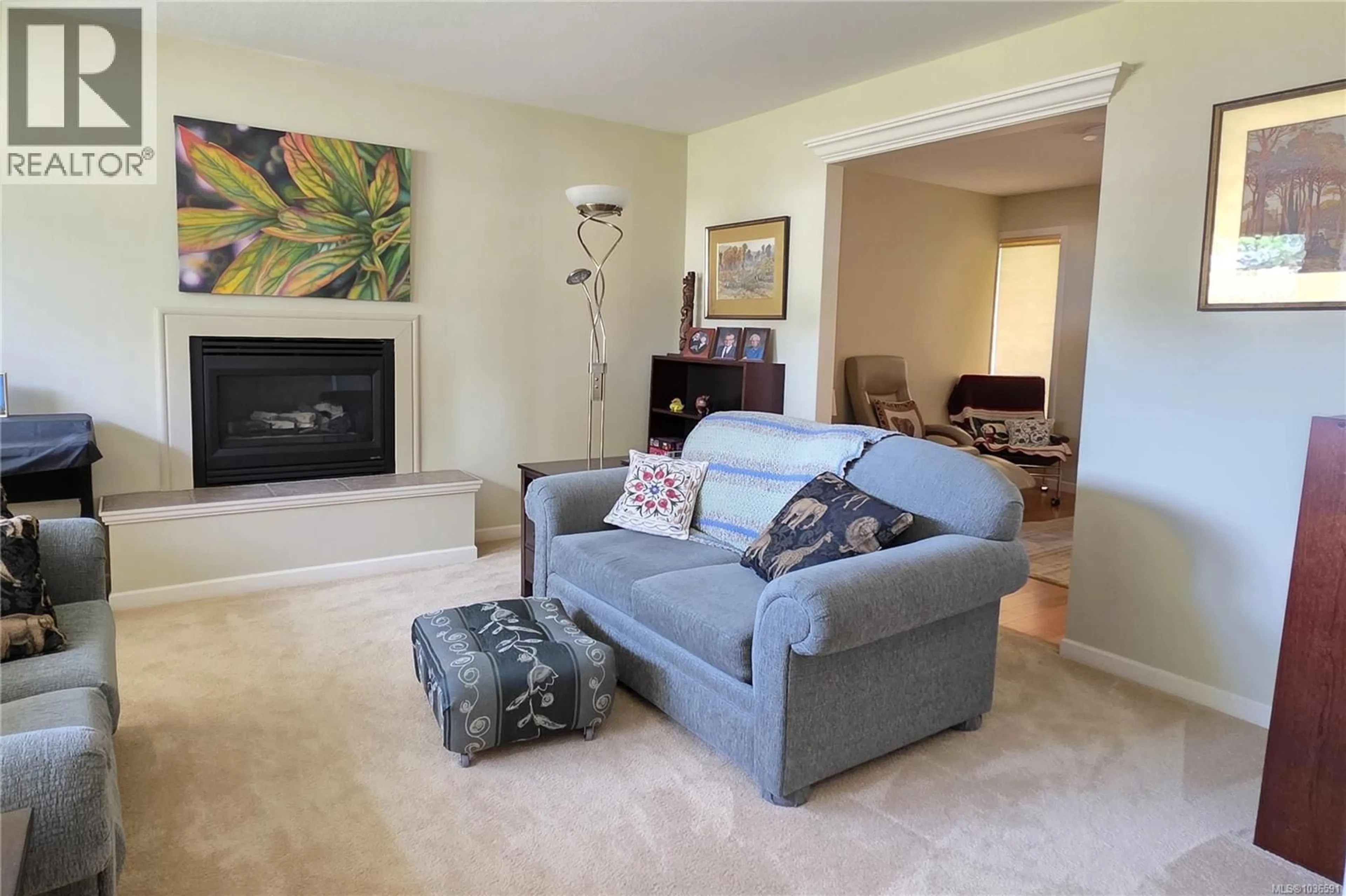 Living room with furniture, unknown for 475 CATHERINE PLACE, Campbell River British Columbia V9W6S2