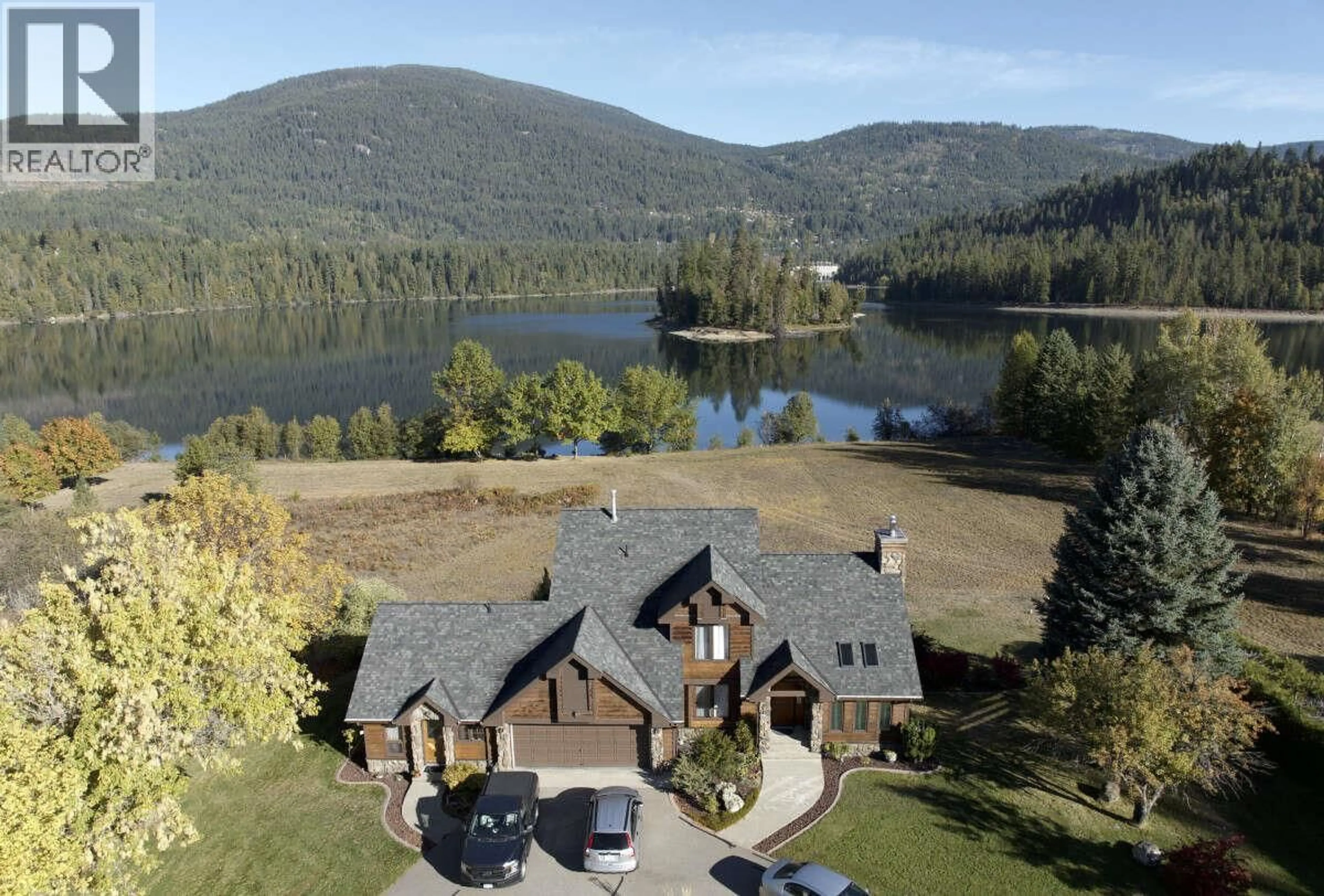 A pic from outside/outdoor area/front of a property/back of a property/a pic from drone, water/lake/river/ocean view for 2719 DAVIDSON ROAD, Shoreacres British Columbia V1N4P9