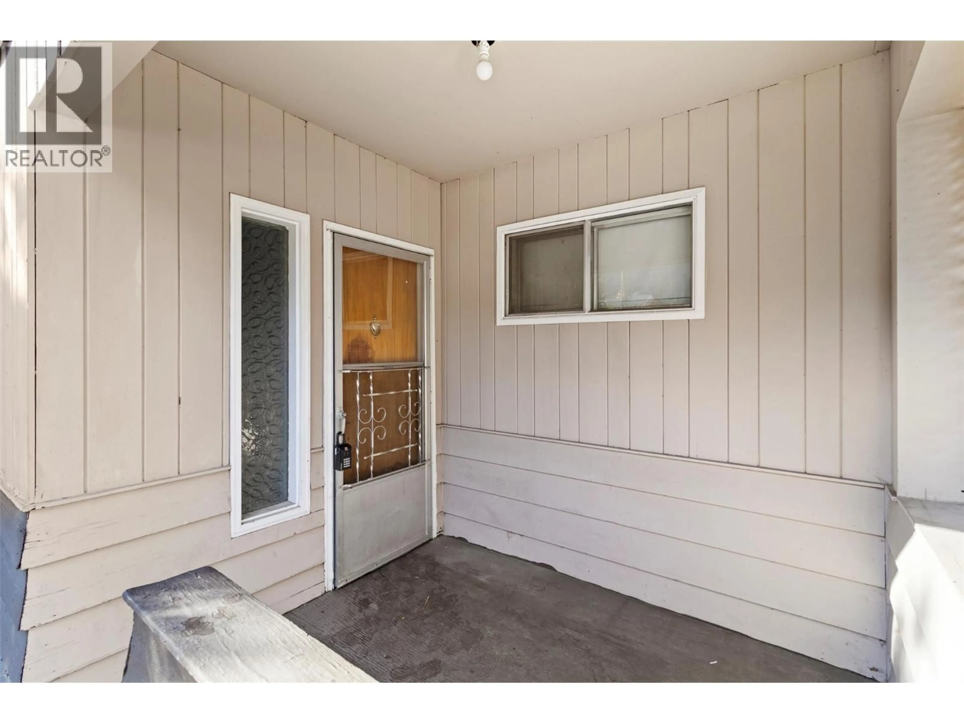 Indoor entryway for 834 SICAMOUS AVENUE, Chase British Columbia V0E1M0