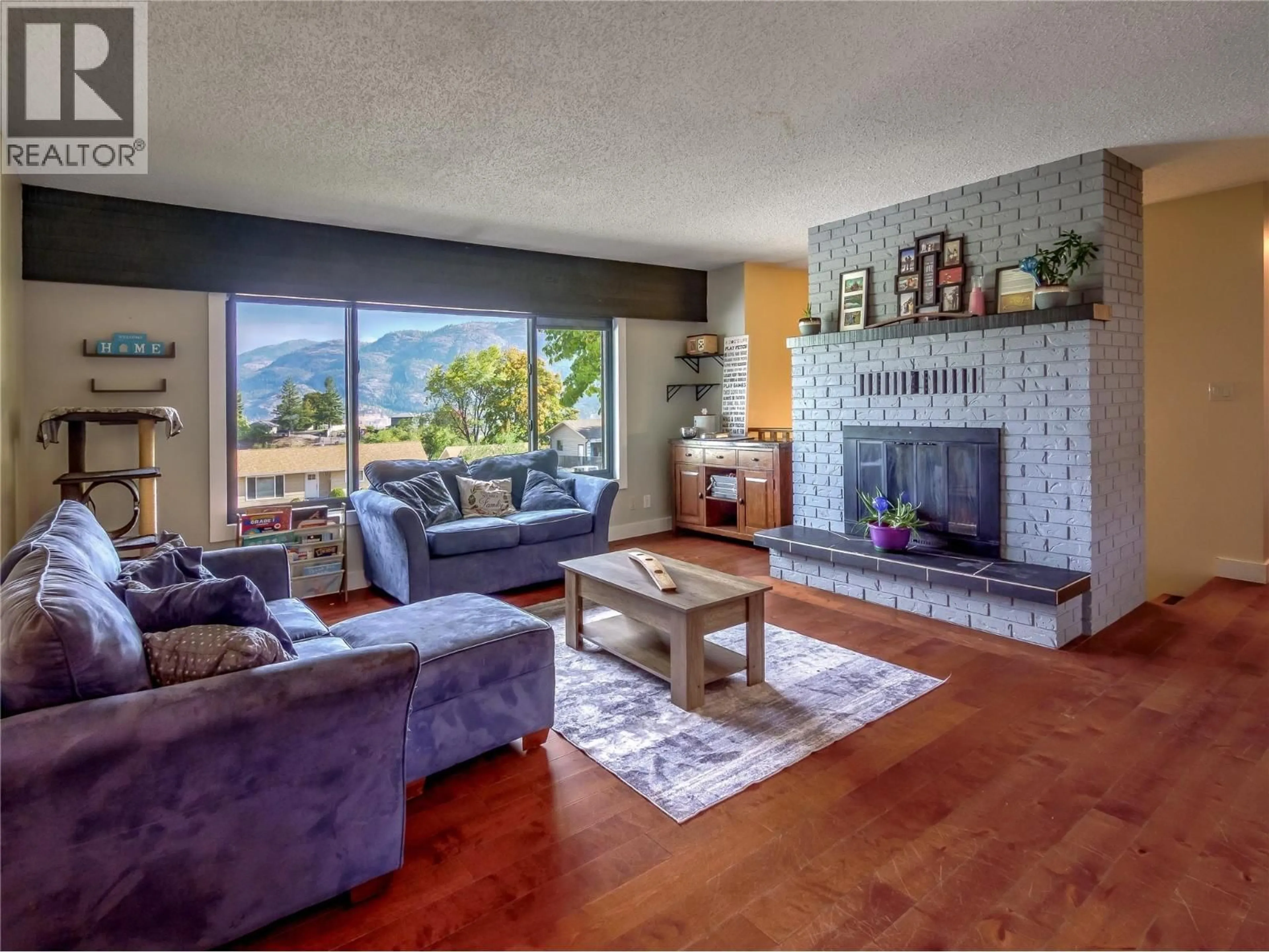 Living room with furniture, unknown for 122 ARLAYNE ROAD, Kaleden British Columbia V0H1K0