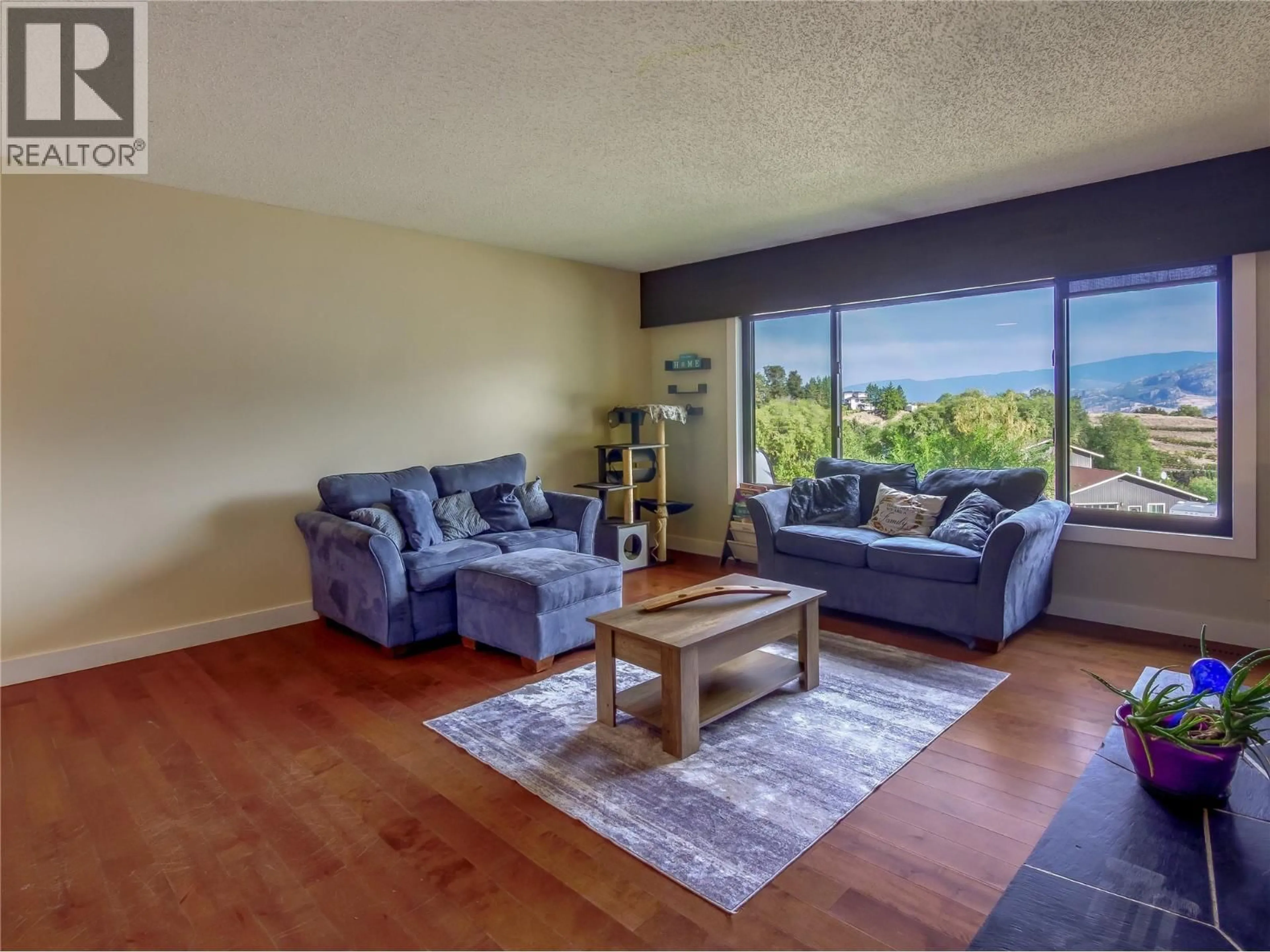 Living room with furniture, unknown for 122 ARLAYNE ROAD, Kaleden British Columbia V0H1K0