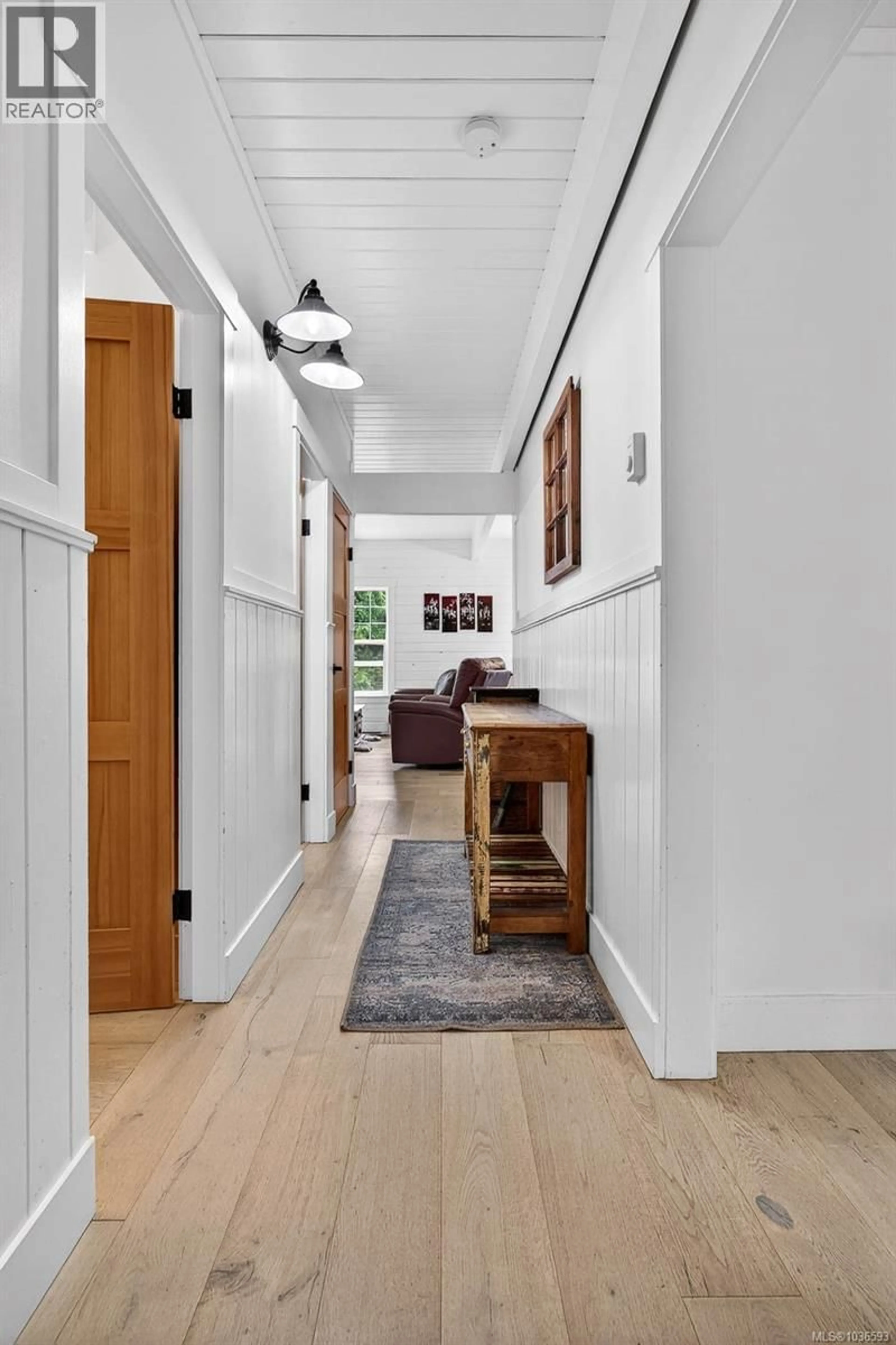 Indoor entryway for 110 FOREST HILL PLACE, Salt Spring British Columbia V8K1J9