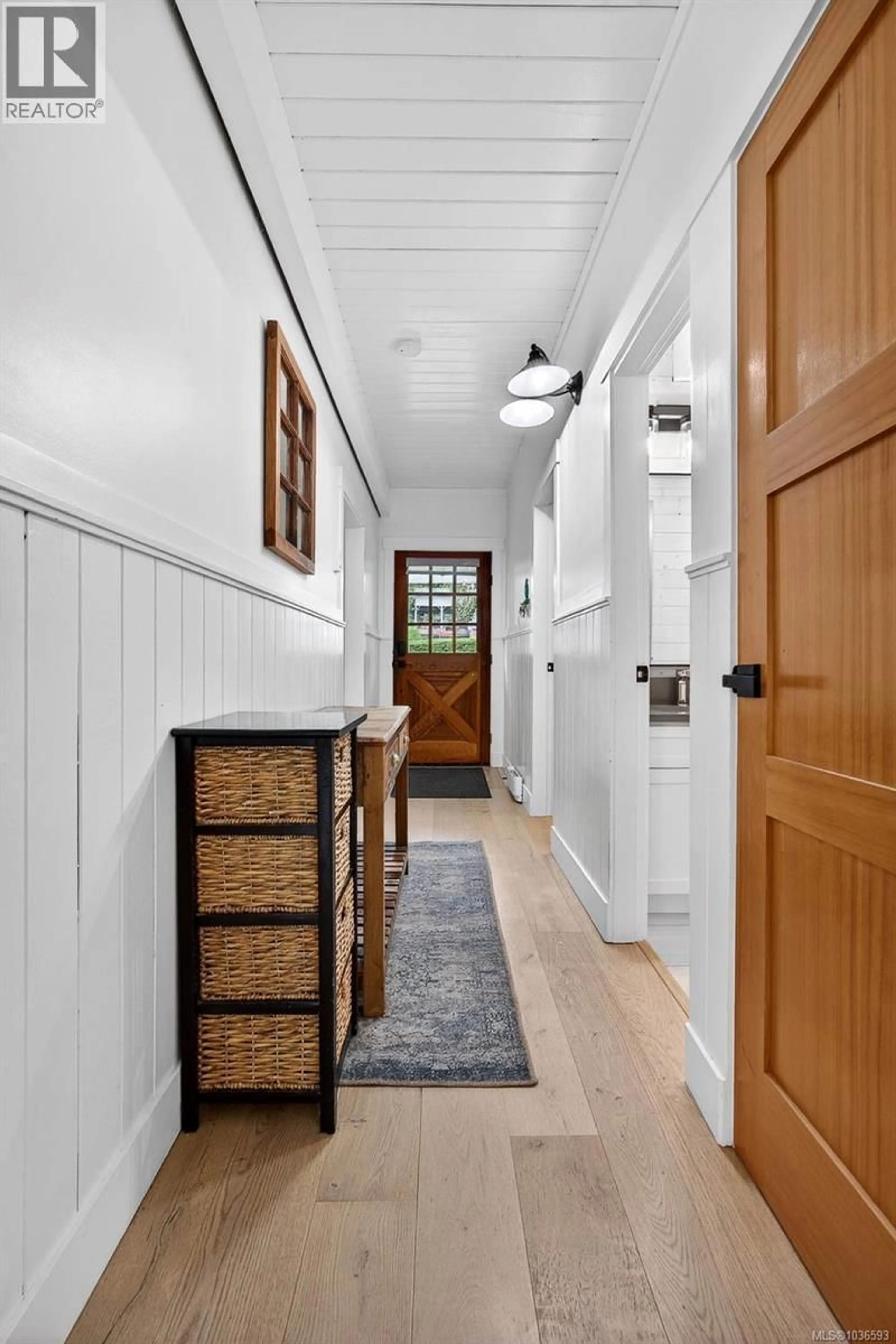 Indoor entryway for 110 FOREST HILL PLACE, Salt Spring British Columbia V8K1J9