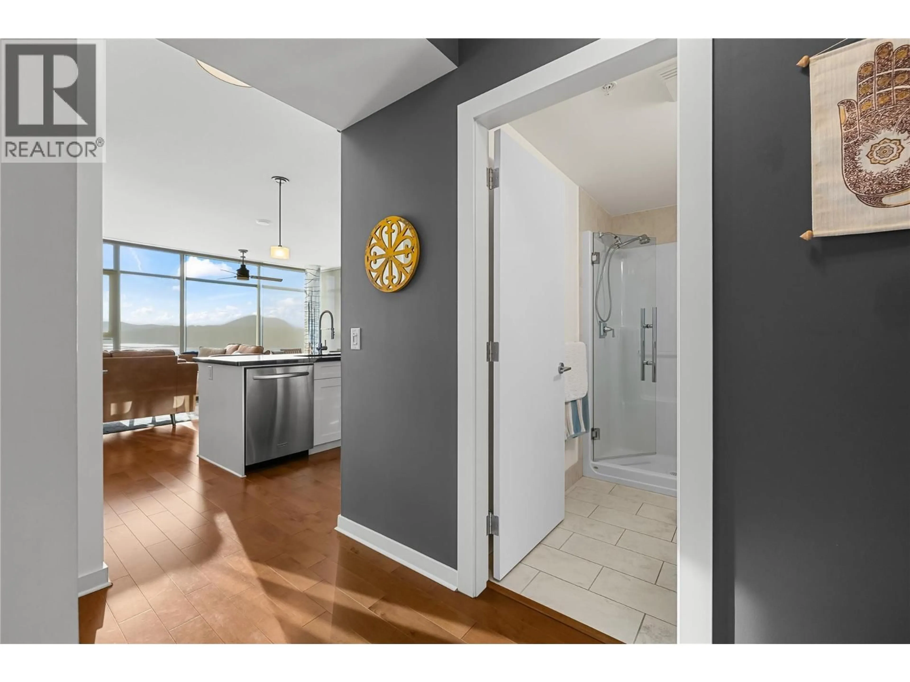 Indoor entryway for 2107 - 1075 SUNSET DRIVE, Kelowna British Columbia V1Y9Y9