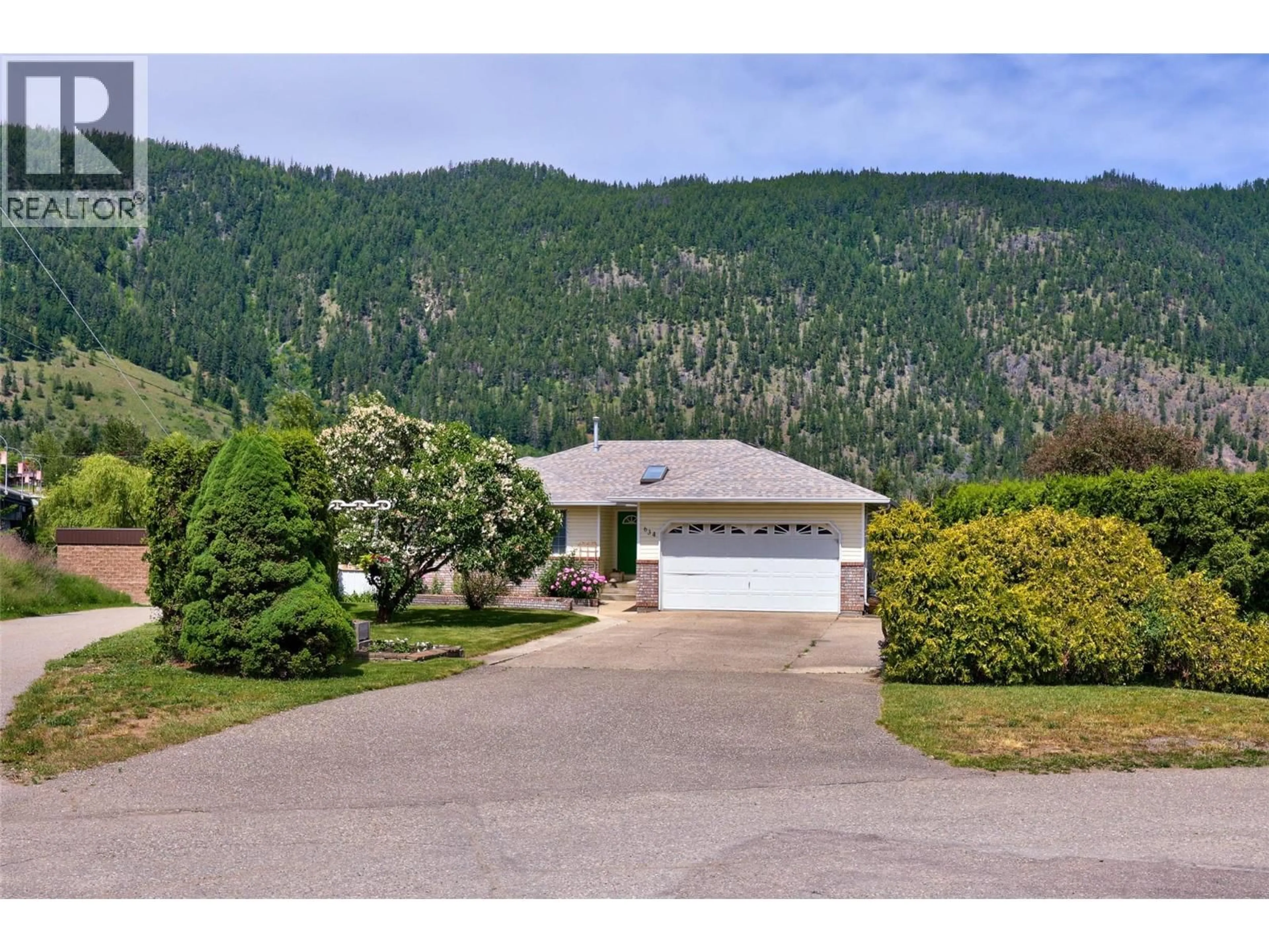 A pic from outside/outdoor area/front of a property/back of a property/a pic from drone, mountain view for 634 HYSOP PLACE, Chase British Columbia V0E1M0