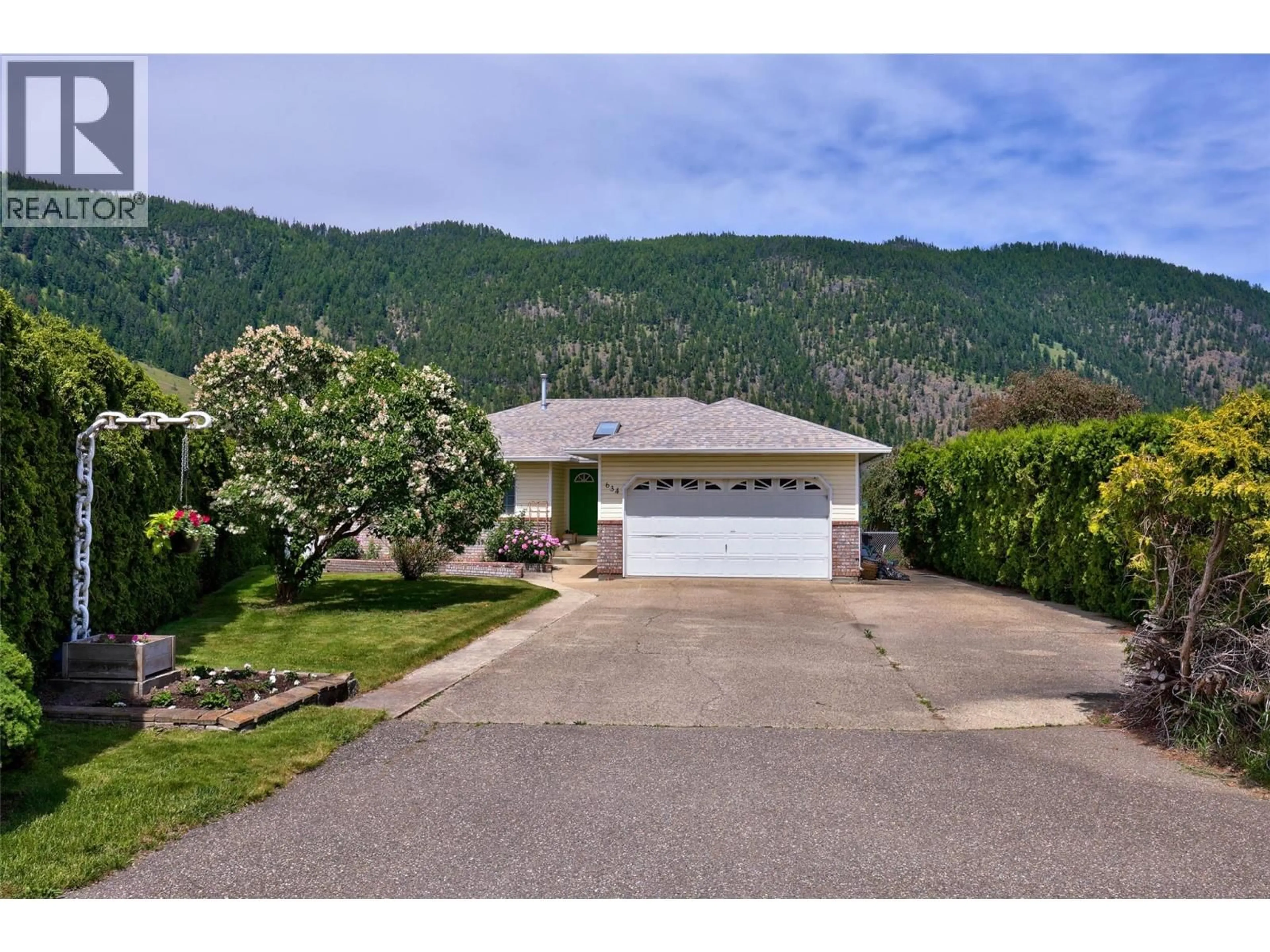 A pic from outside/outdoor area/front of a property/back of a property/a pic from drone, mountain view for 634 HYSOP PLACE, Chase British Columbia V0E1M0