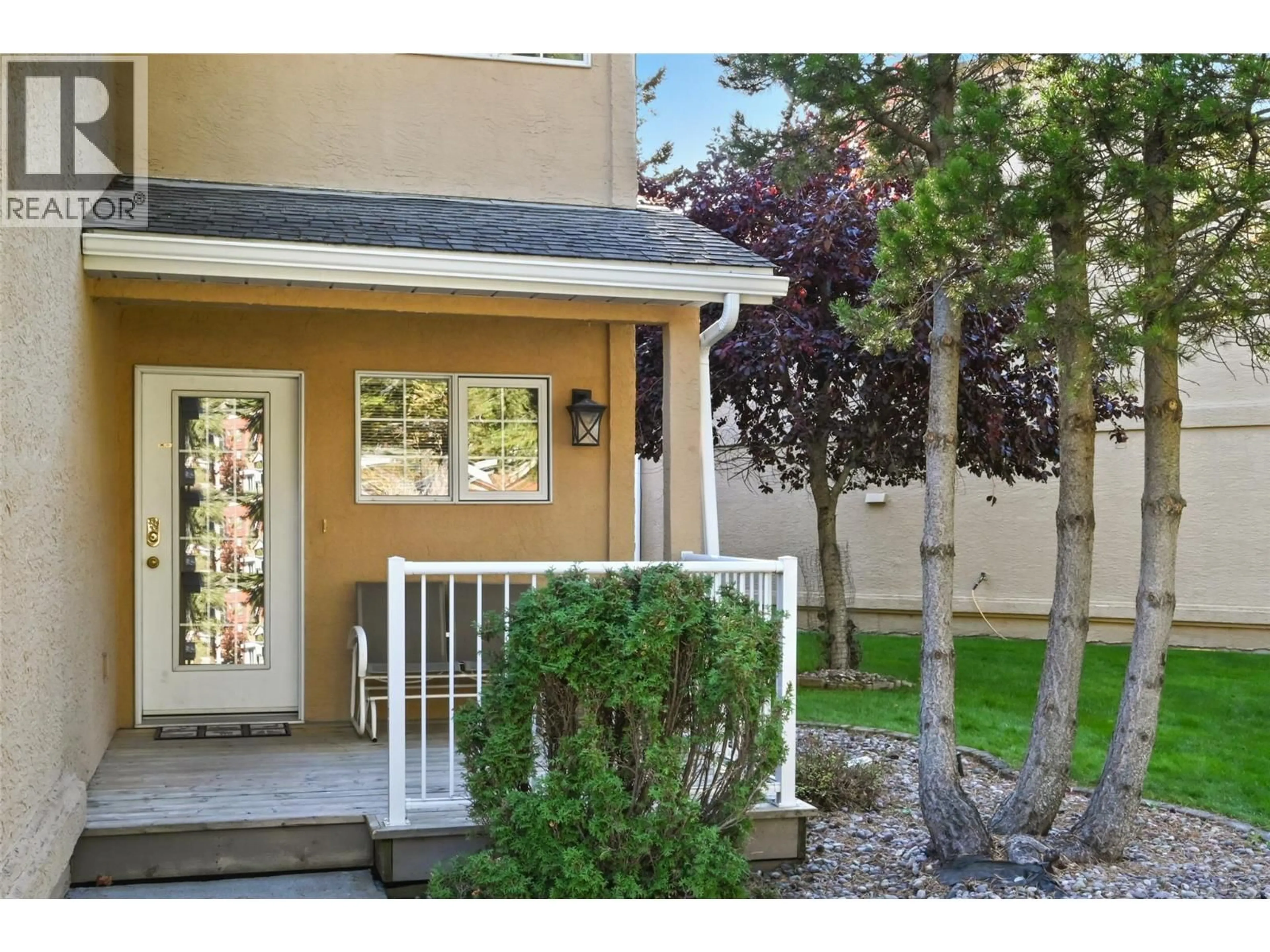 Indoor entryway for 8 - 7595 PIONEER AVENUE, Radium Hot Springs British Columbia V0A1M0