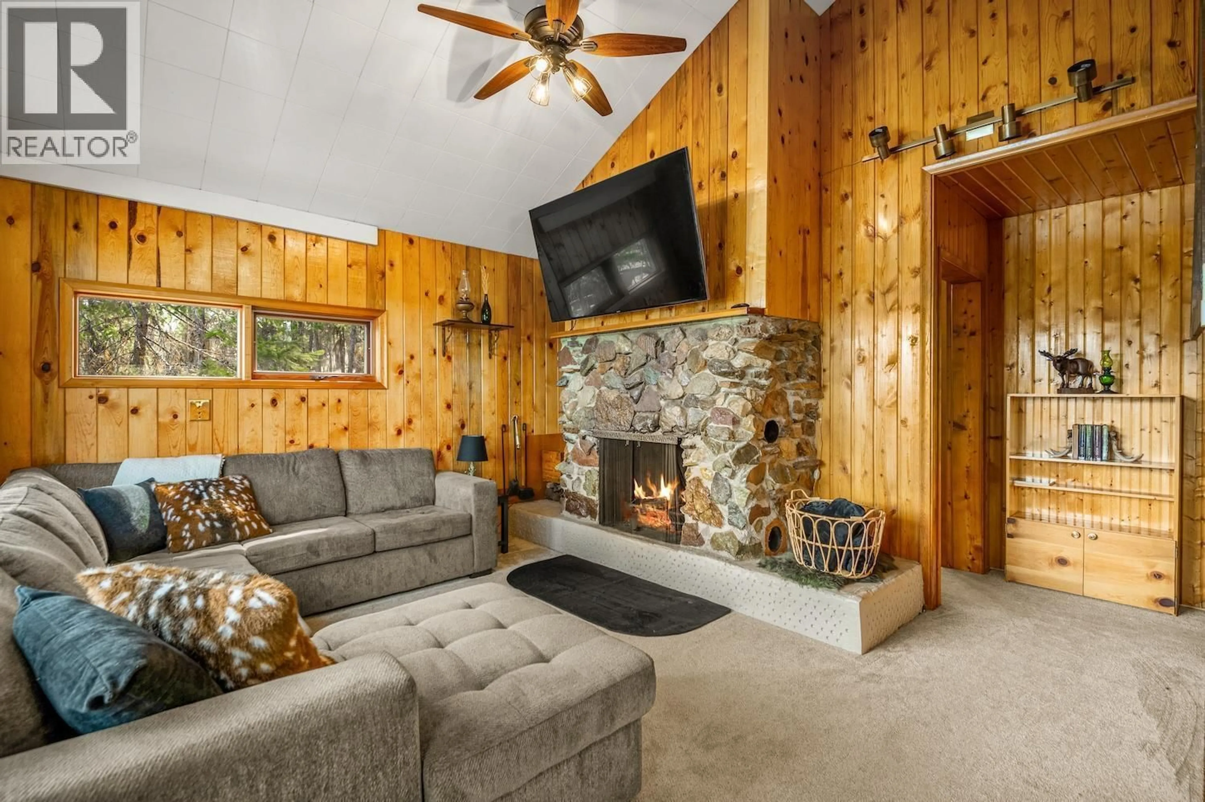 Living room with furniture, unknown for 1249 TIE LAKE SHORE  S ROAD, Jaffray British Columbia V0B1T0