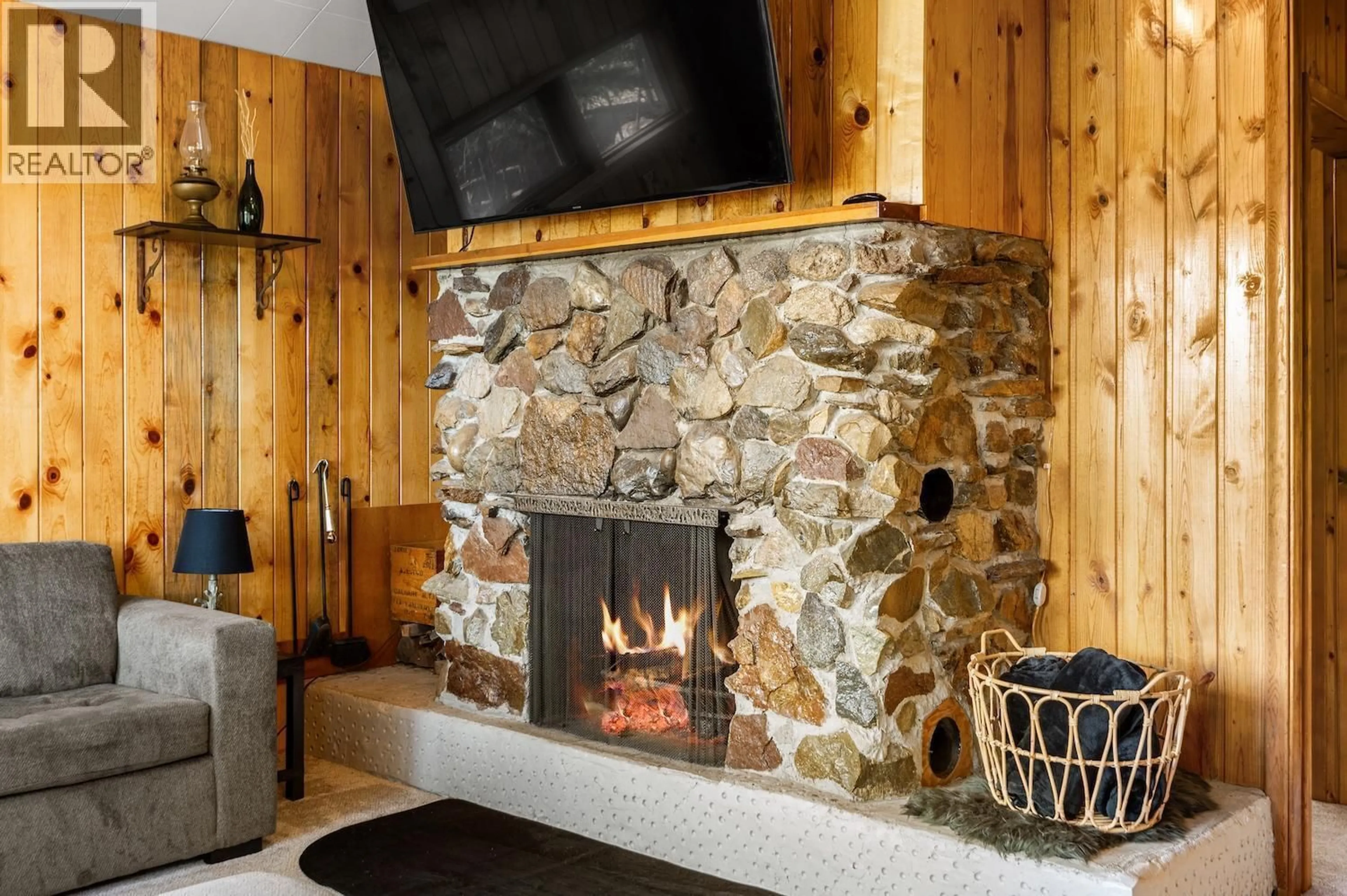 Home theater for 1249 TIE LAKE SHORE  S ROAD, Jaffray British Columbia V0B1T0
