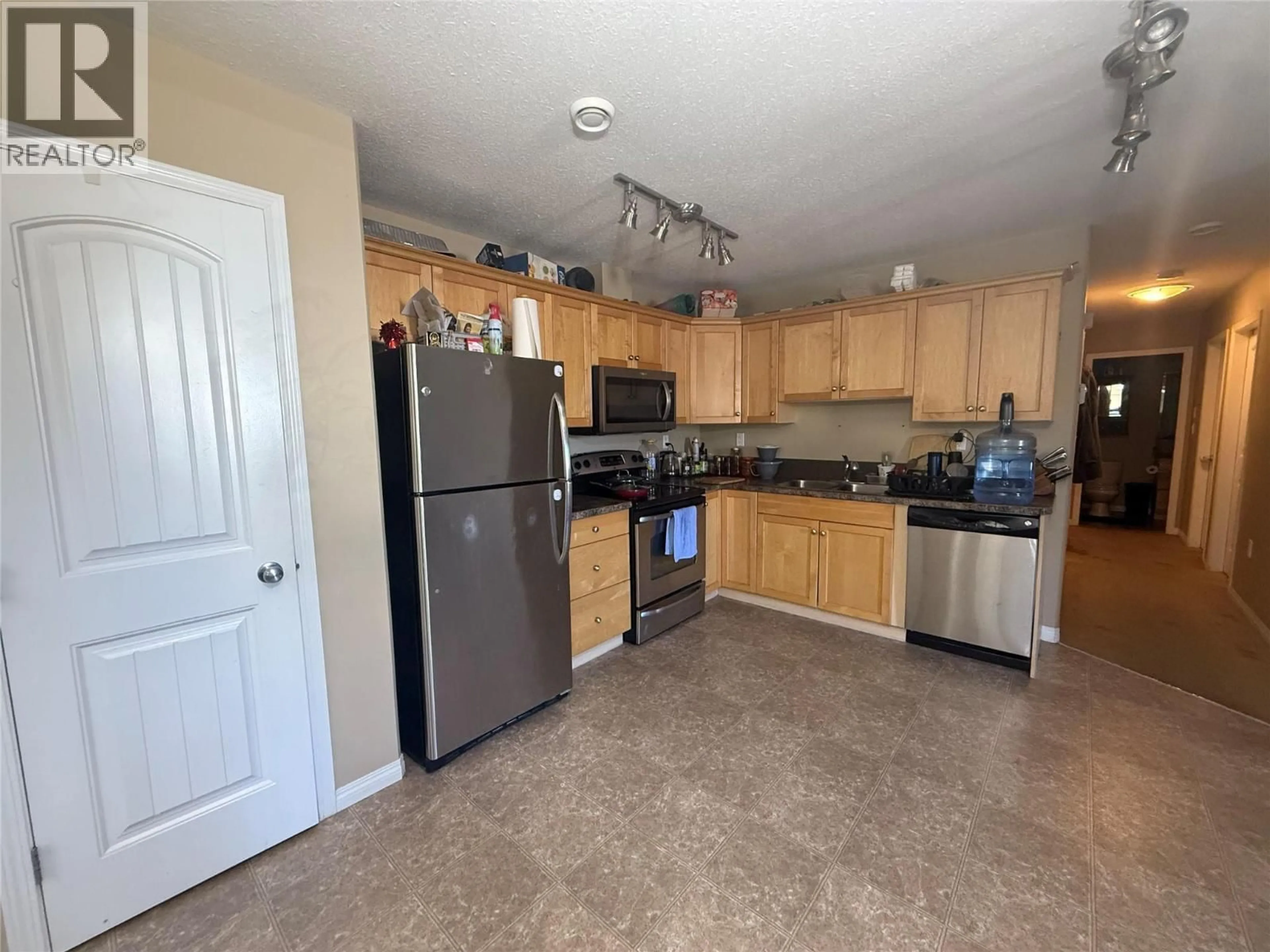 Standard kitchen, ceramic/tile floor for 6 - 801 96 AVENUE, Dawson Creek British Columbia V1G0C5