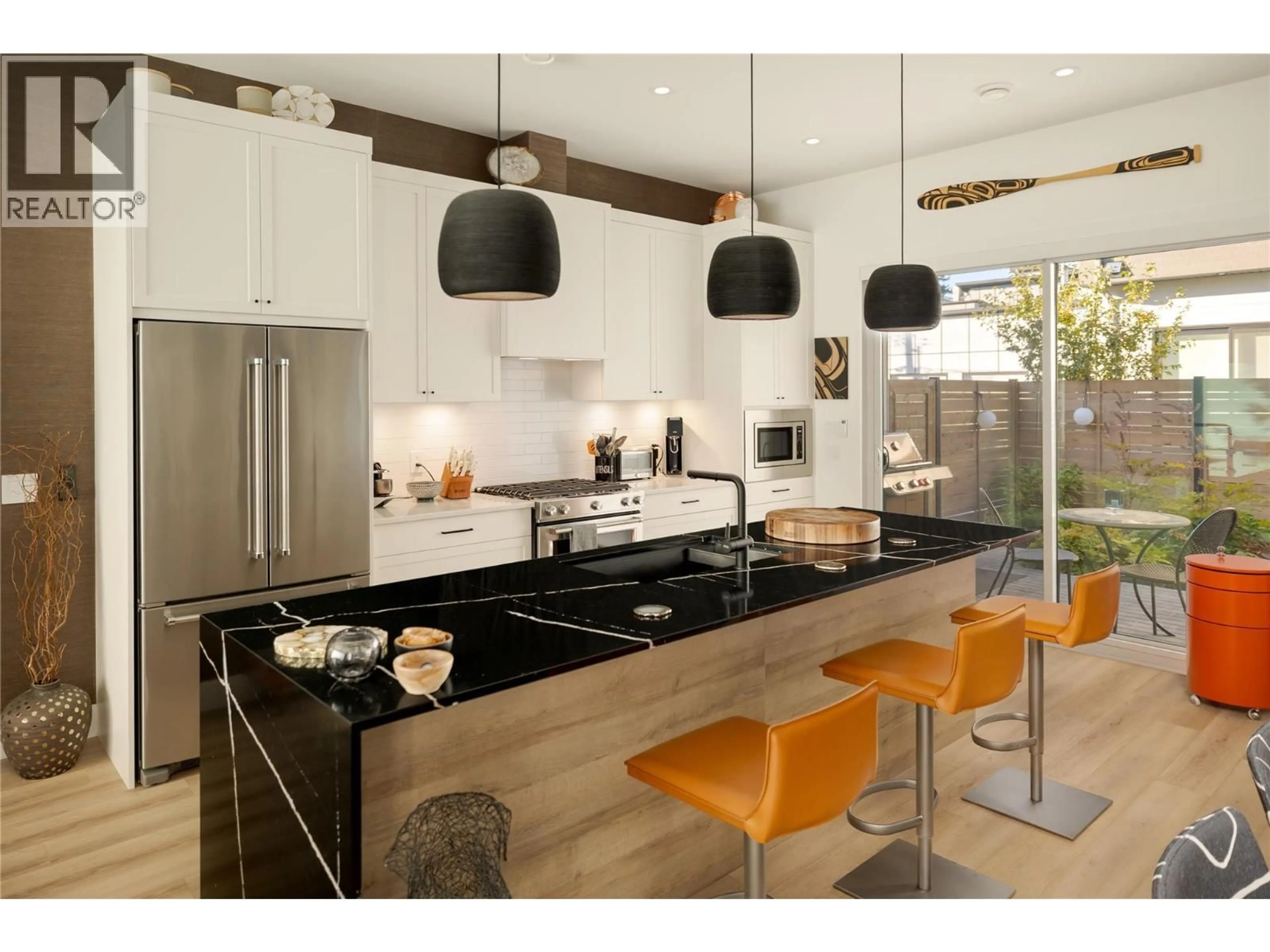 Contemporary kitchen, unknown for 884 PATTERSON AVENUE, Kelowna British Columbia V1Y7Z3