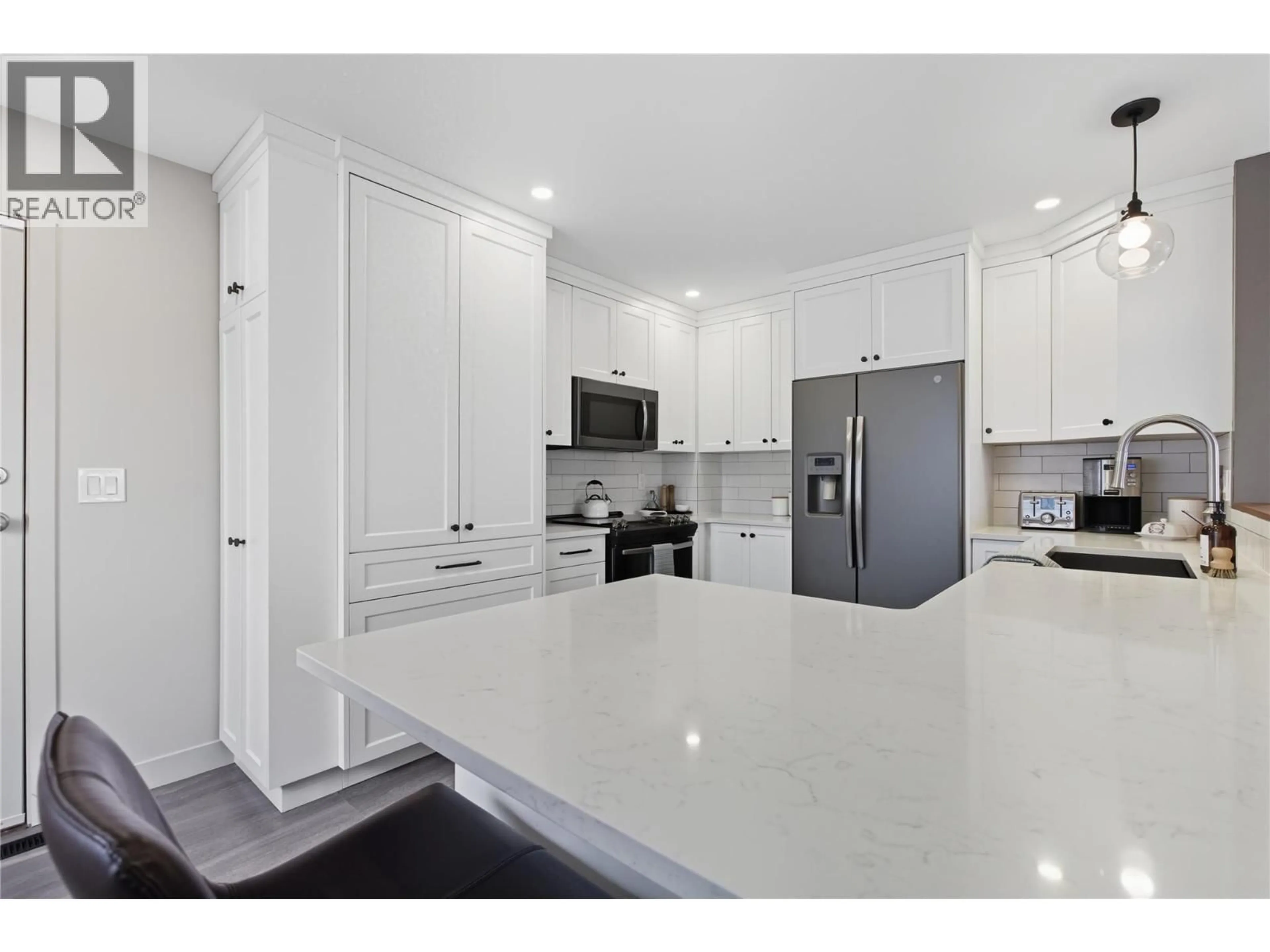 Open concept kitchen, ceramic/tile floor for 2439 DRUMMOND COURT, Kamloops British Columbia V1S1T9