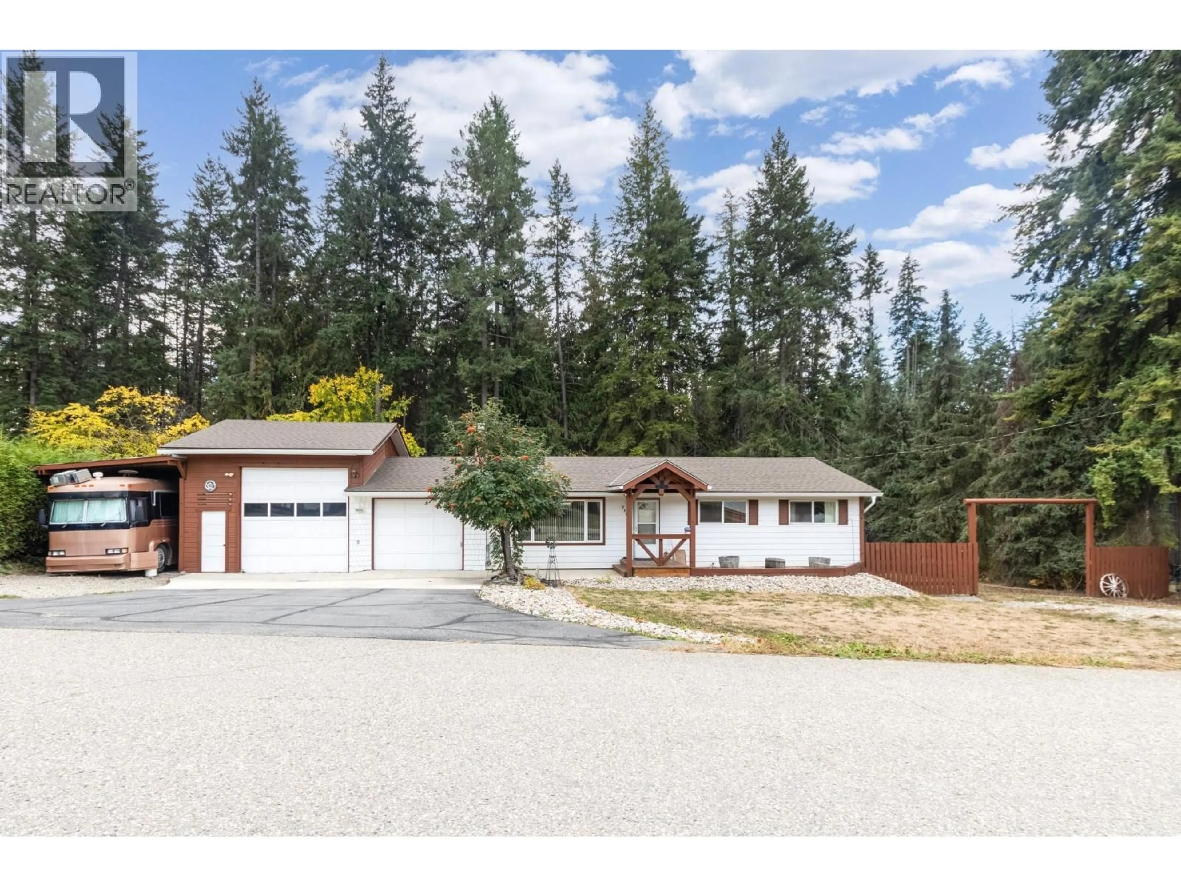 A pic from outside/outdoor area/front of a property/back of a property/a pic from drone, street for 3380 28 AVENUE NORTHEAST, Salmon Arm British Columbia V1E3G1