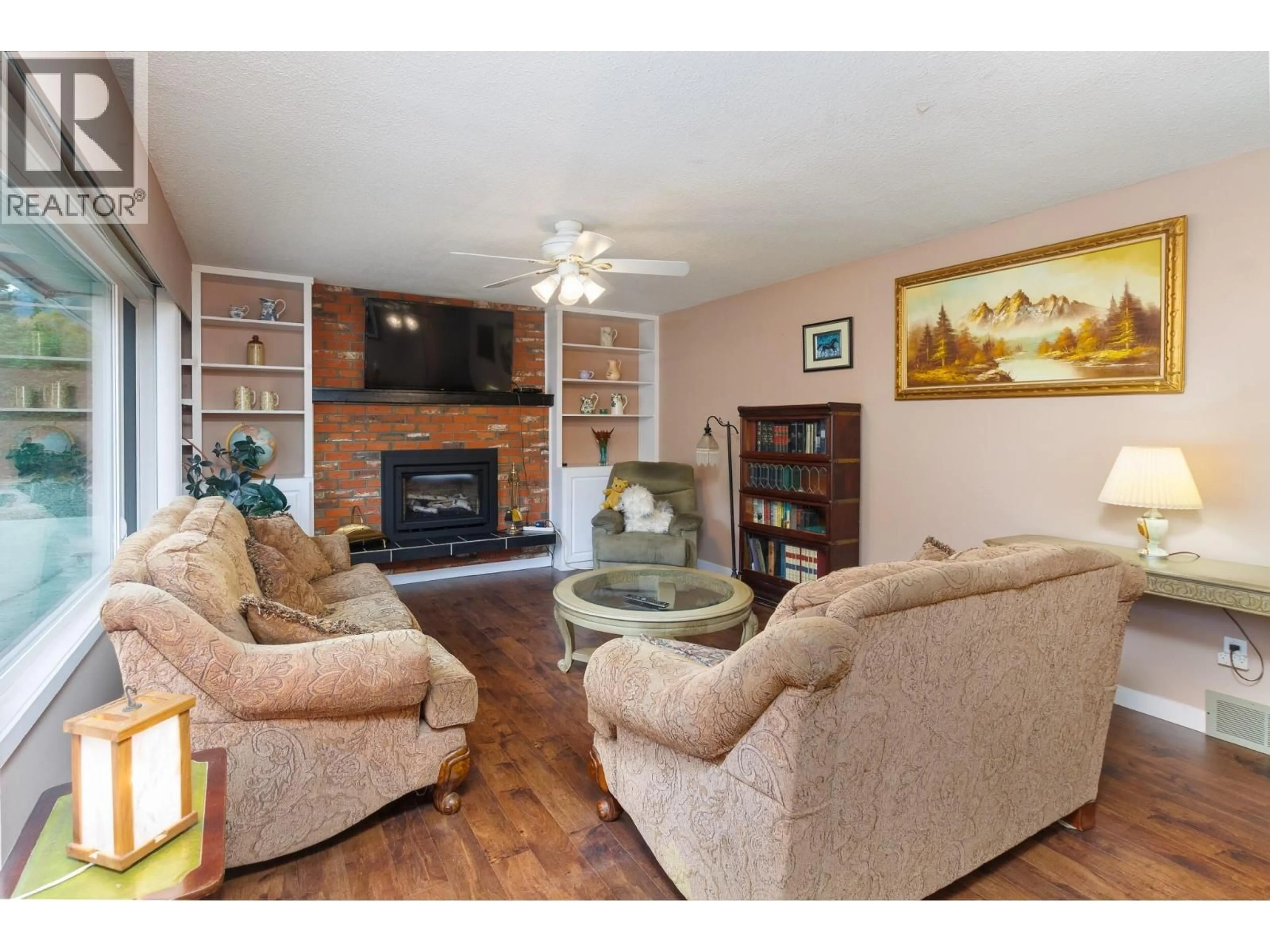 Living room with furniture, wood/laminate floor for 3380 28 AVENUE NORTHEAST, Salmon Arm British Columbia V1E3G1