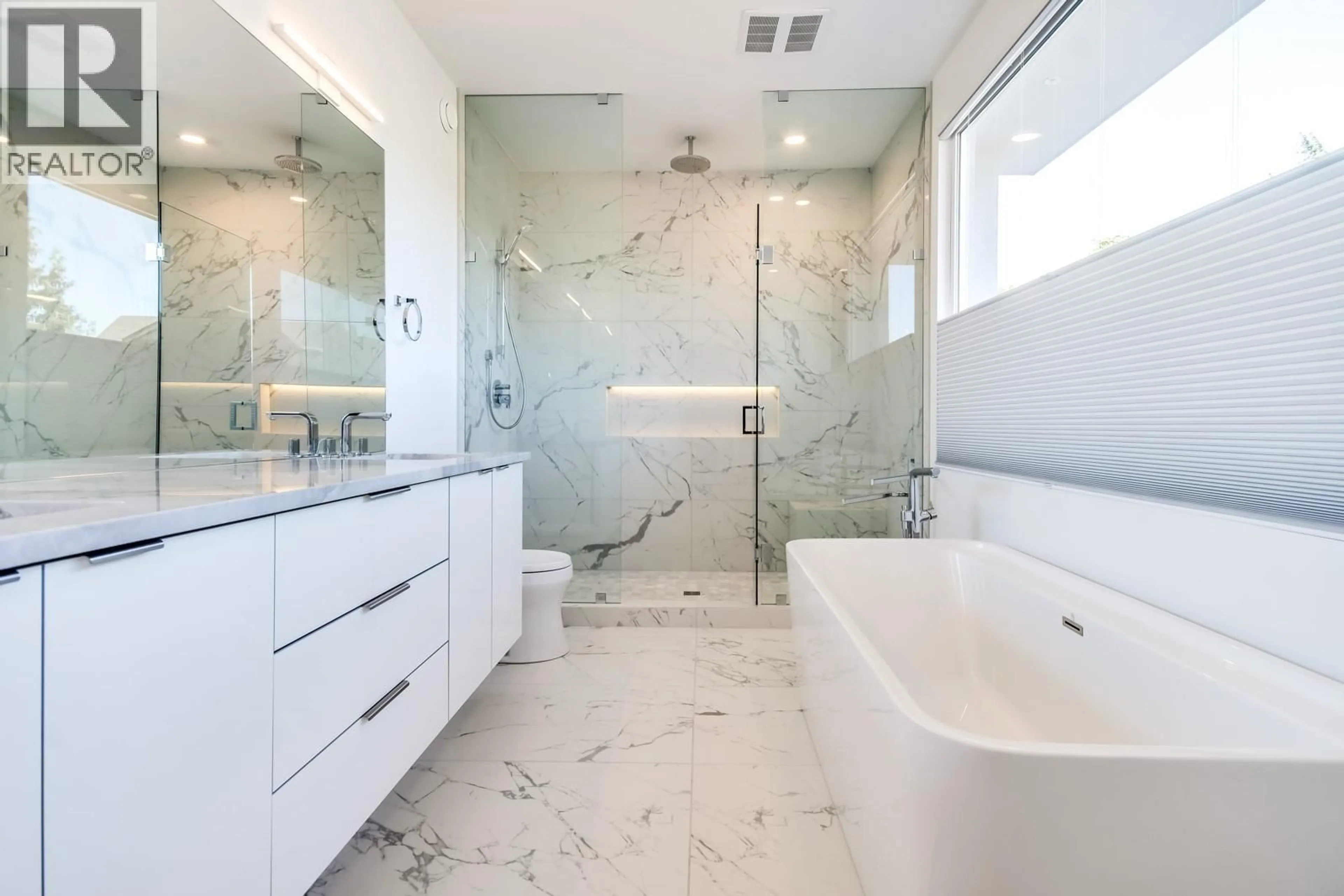 Contemporary bathroom, ceramic/tile floor for 201 - 2630 BATH STREET, Kelowna British Columbia V1Y1M2