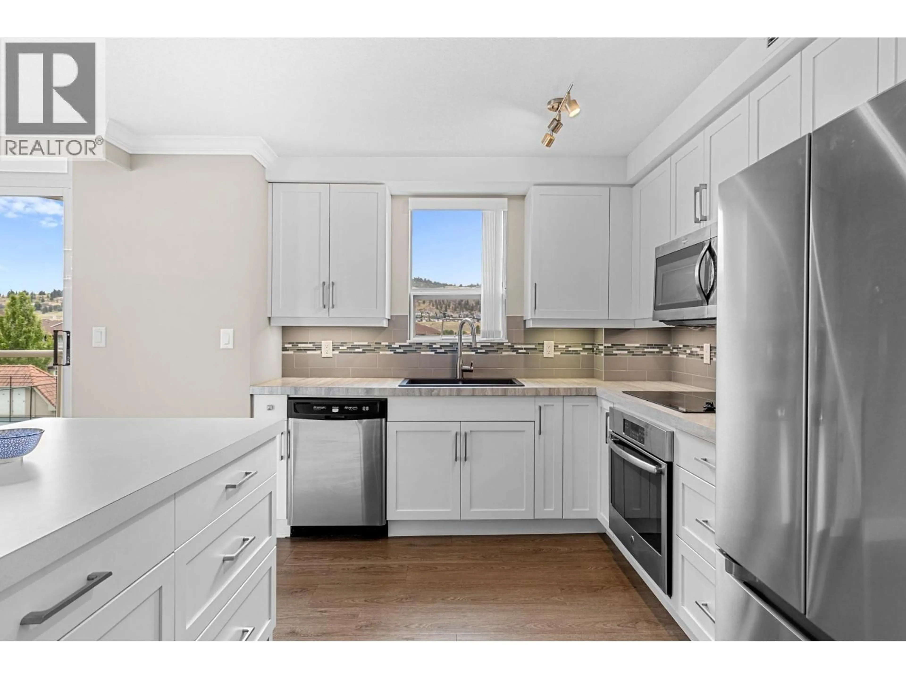 Standard kitchen, unknown for 501 - 1152 SUNSET DRIVE, Kelowna British Columbia V1Y9R7