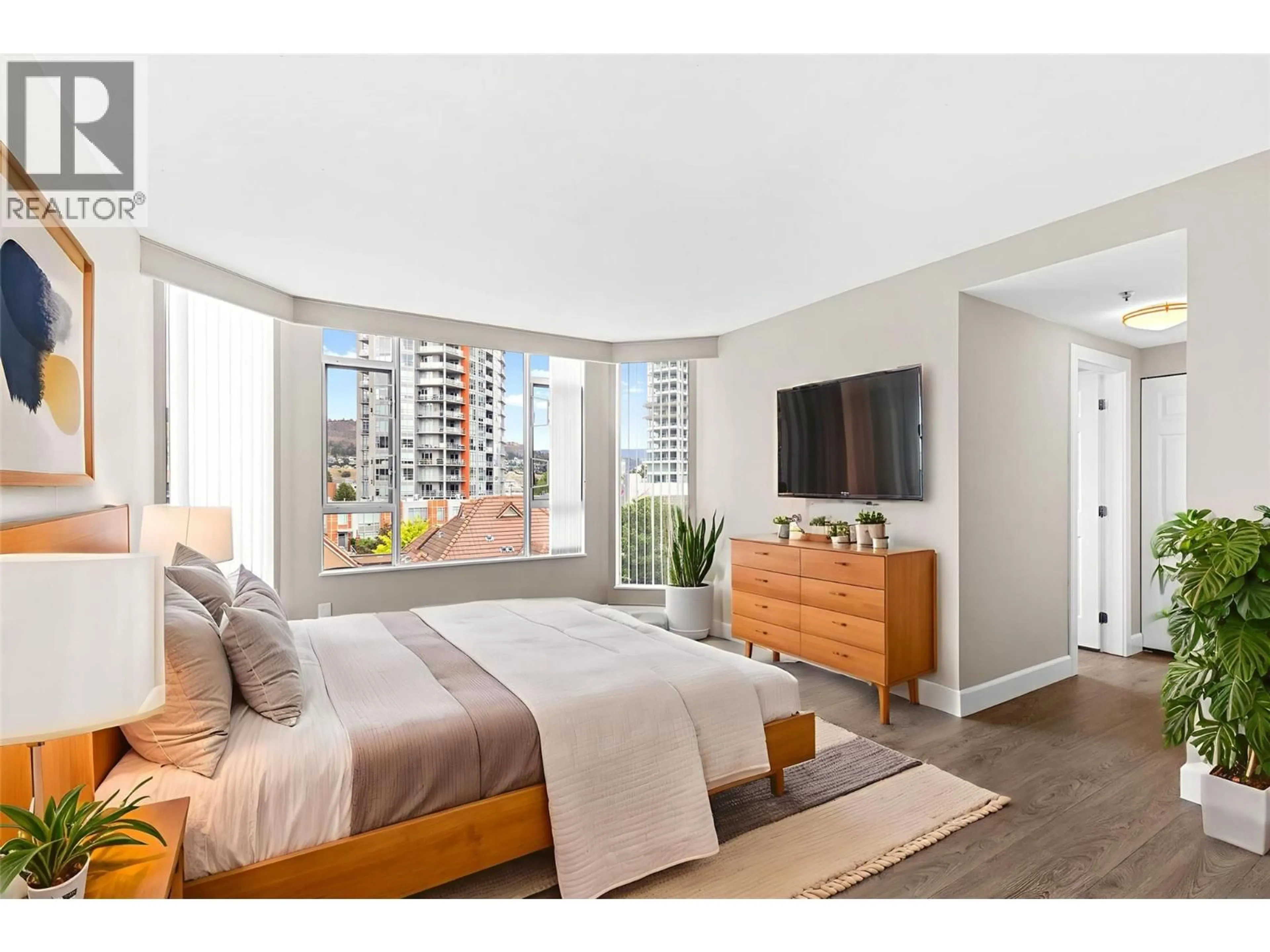 Bedroom with bed, unknown for 501 - 1152 SUNSET DRIVE, Kelowna British Columbia V1Y9R7