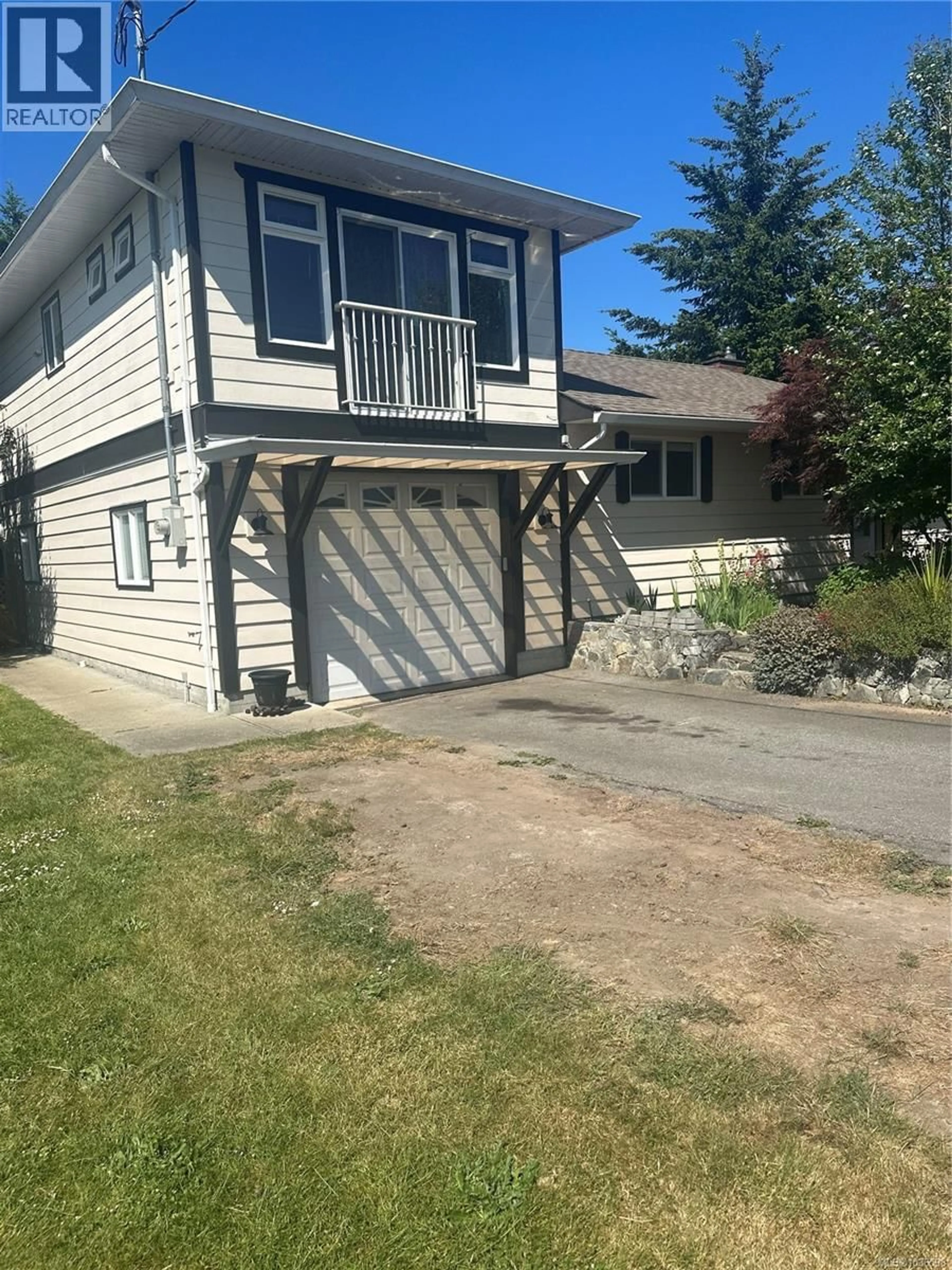 Home with vinyl exterior material, street for 2290 AMELIA AVENUE, Sidney British Columbia V8L2H8