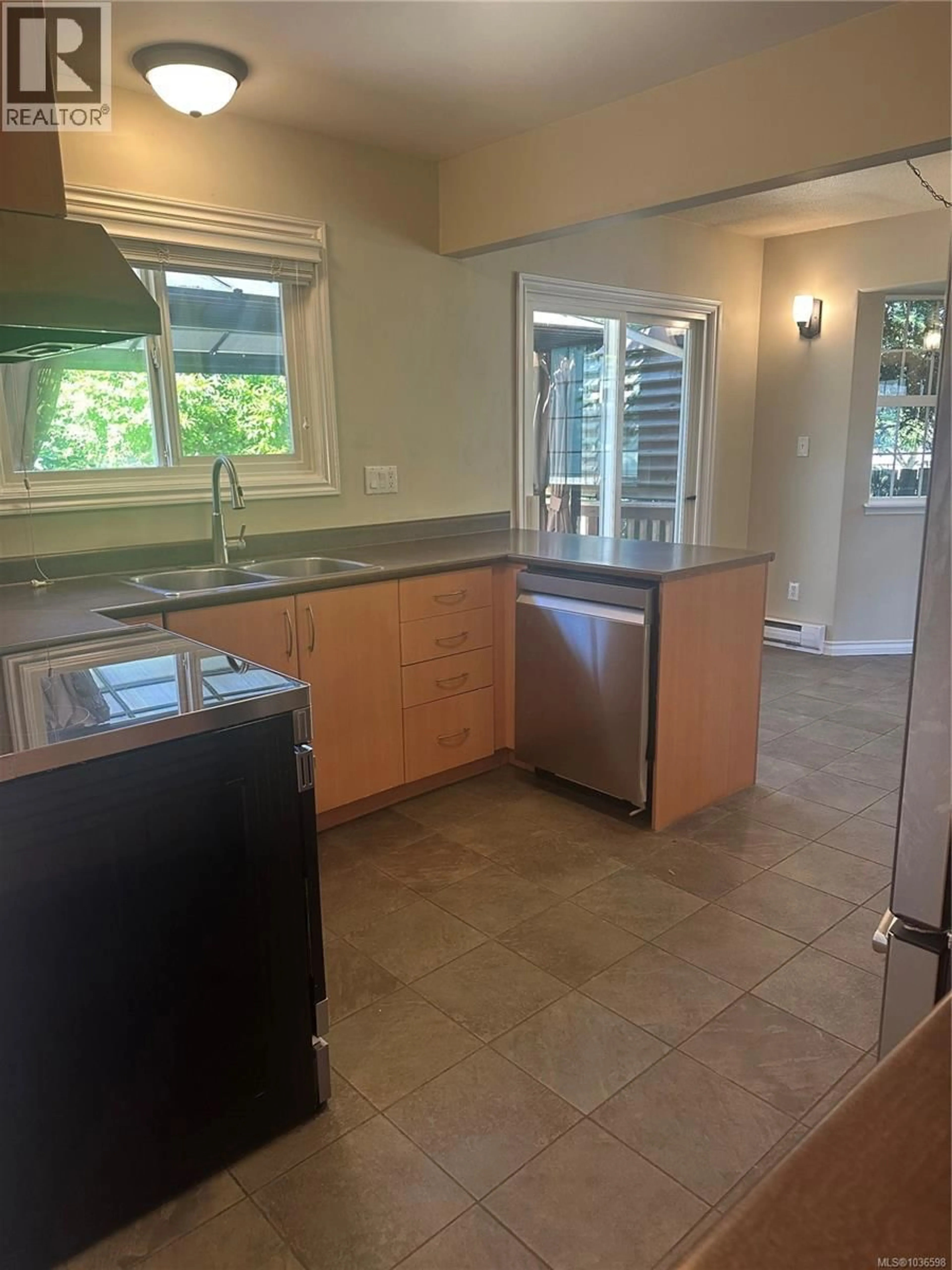 Open concept kitchen, ceramic/tile floor for 2290 AMELIA AVENUE, Sidney British Columbia V8L2H8
