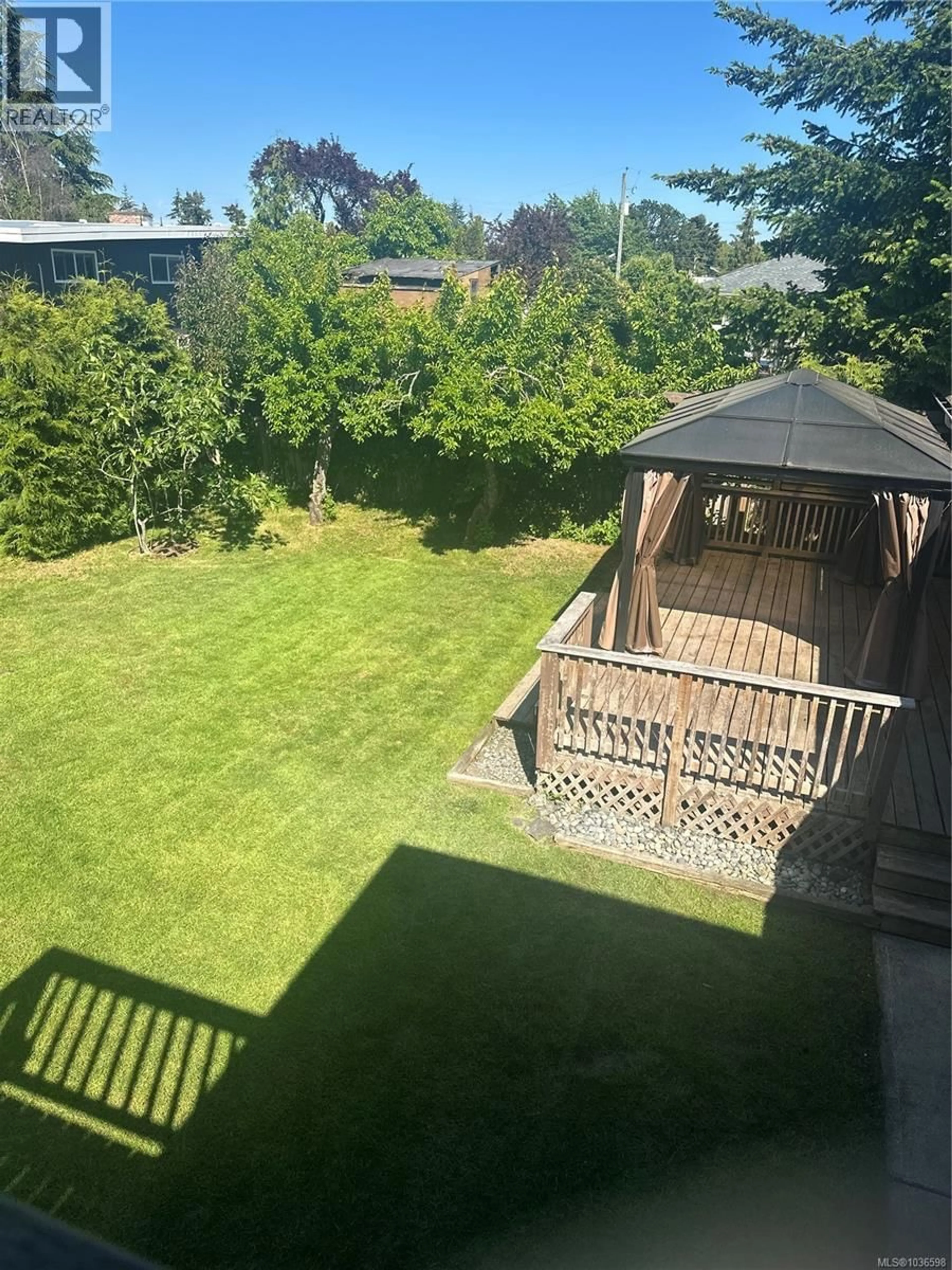 A pic from outside/outdoor area/front of a property/back of a property/a pic from drone, unknown for 2290 AMELIA AVENUE, Sidney British Columbia V8L2H8